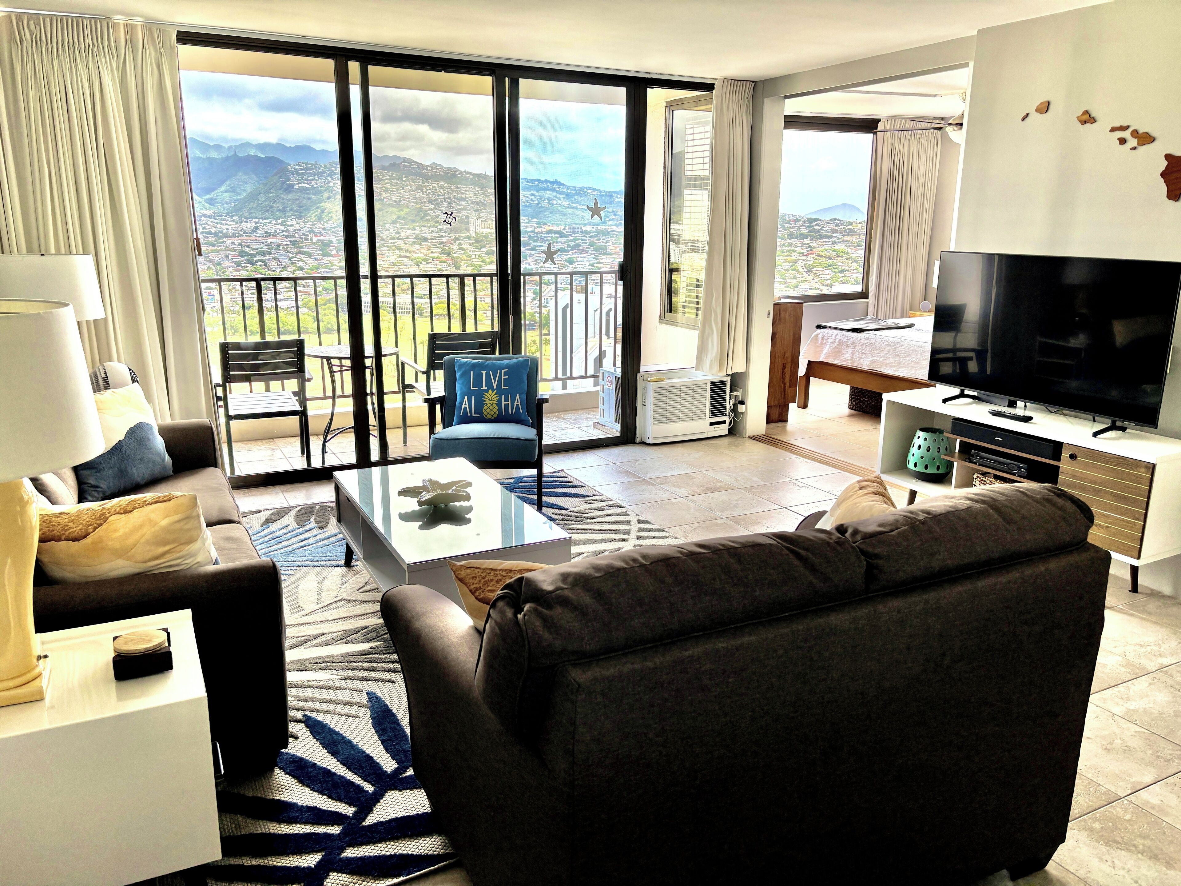 Waikiki Banyan 1BR Corner Unit, Gorgeous Mountain/DiamondHead view, free parking