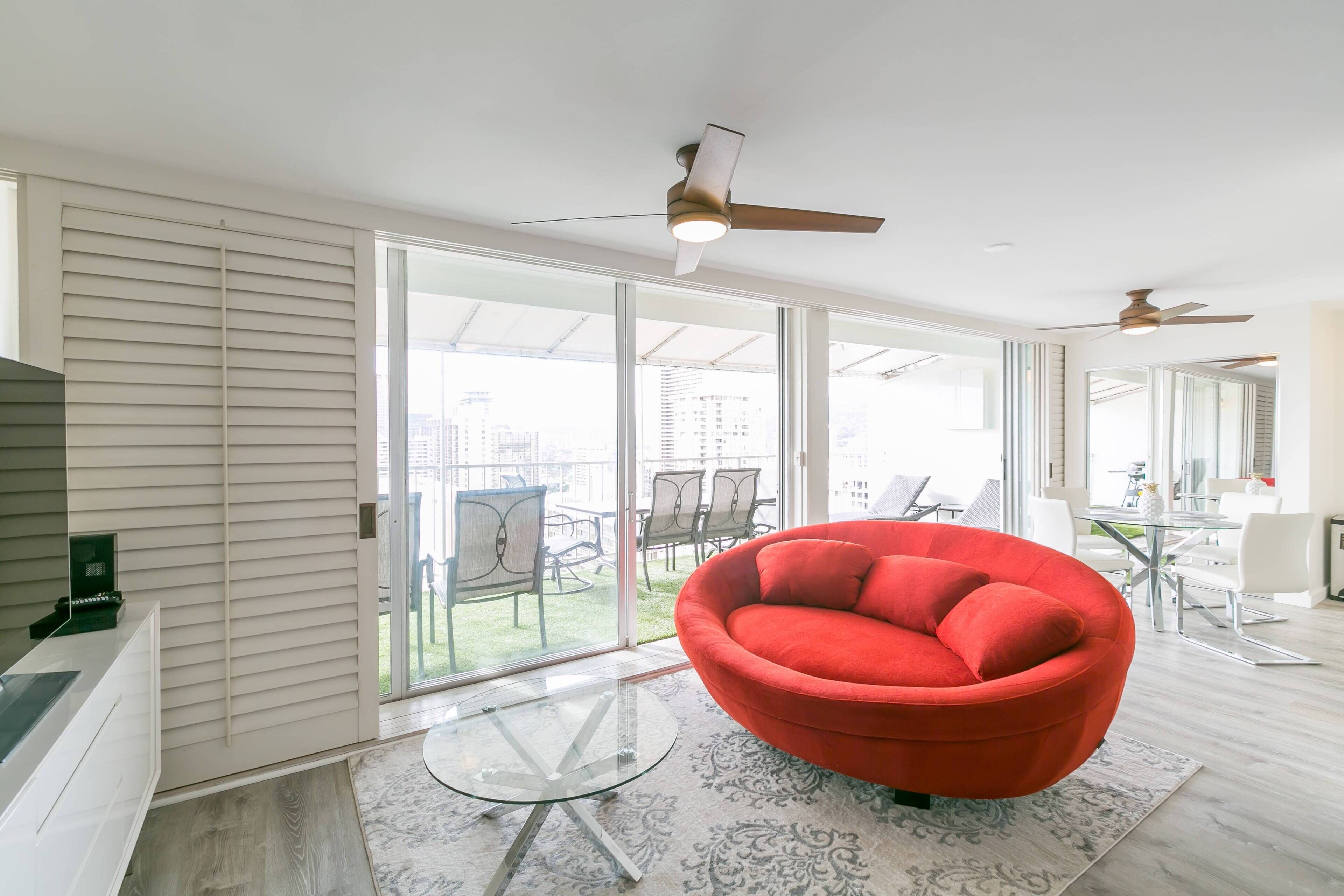 Exclusive! Penthouse!! 1 Bedroom Waikiki Marine Surf with Free Parking!