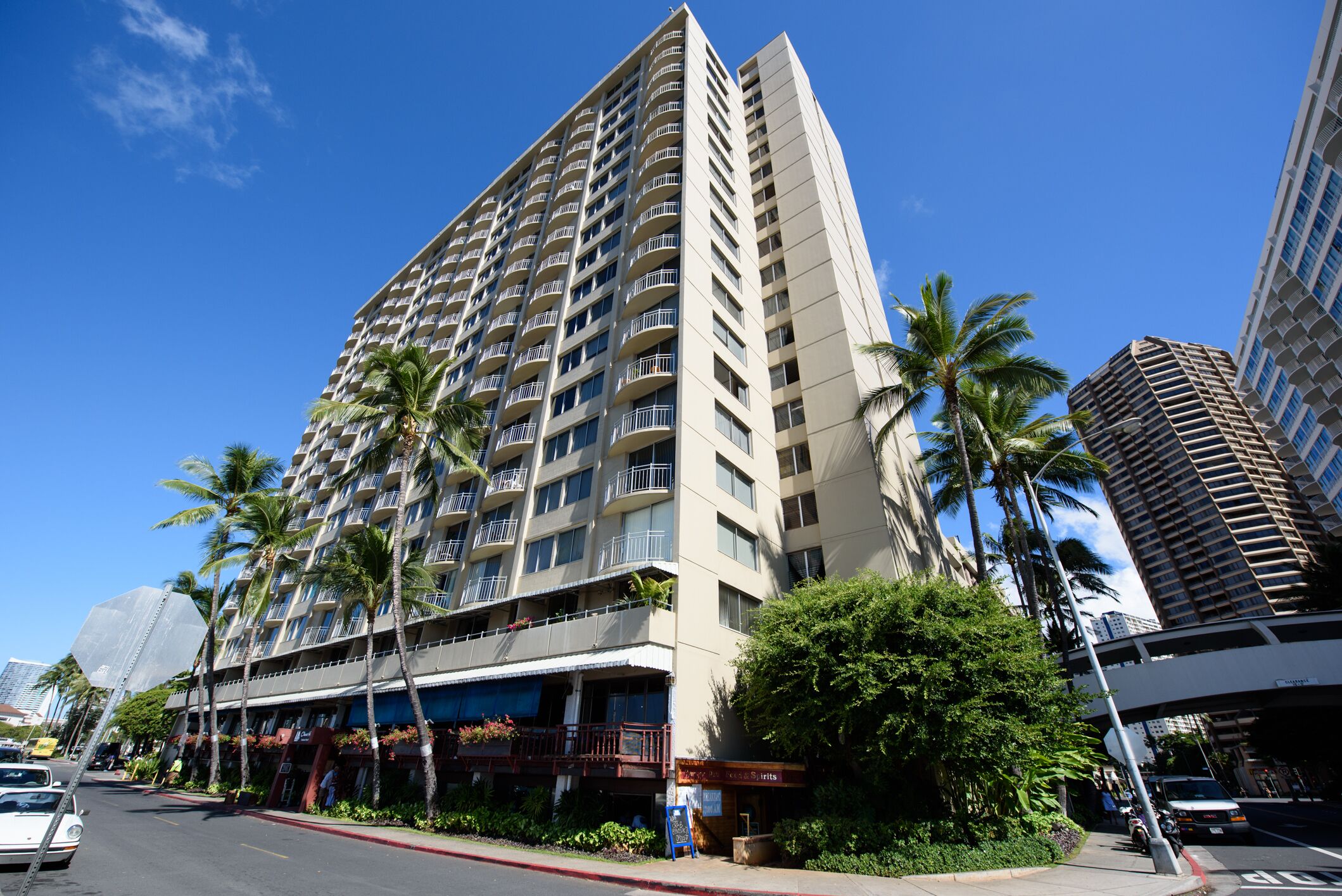 Renovated Ocean Front 1 Bedroom! Ilikai Marina (IM92)