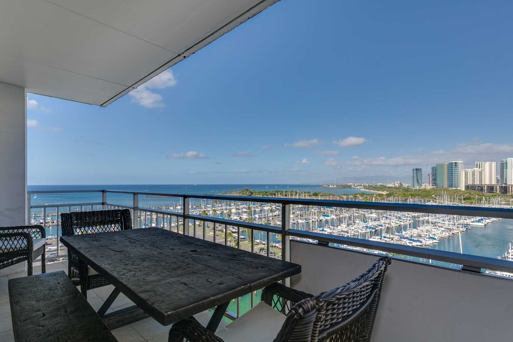 Ilikai 1243 Best Views 2 Bed Room Best Ocean / Lagoon Views