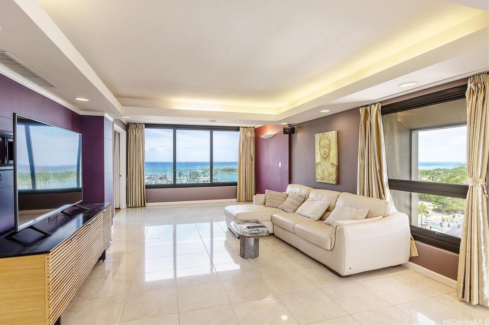 Enjoy Grand 2BR, 2 Baths, Executive Condo Near Beach and Everything Else