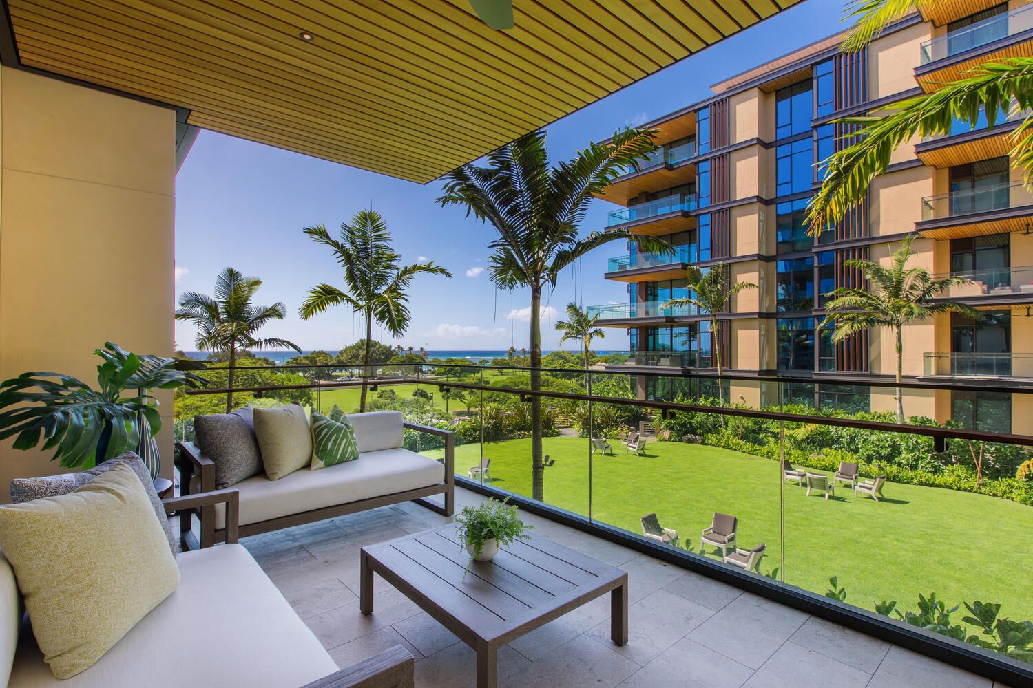 Posh Oceanview Condo w/Resort Pool & Spa, AC & Spacious Lanai - Park Lane Palm