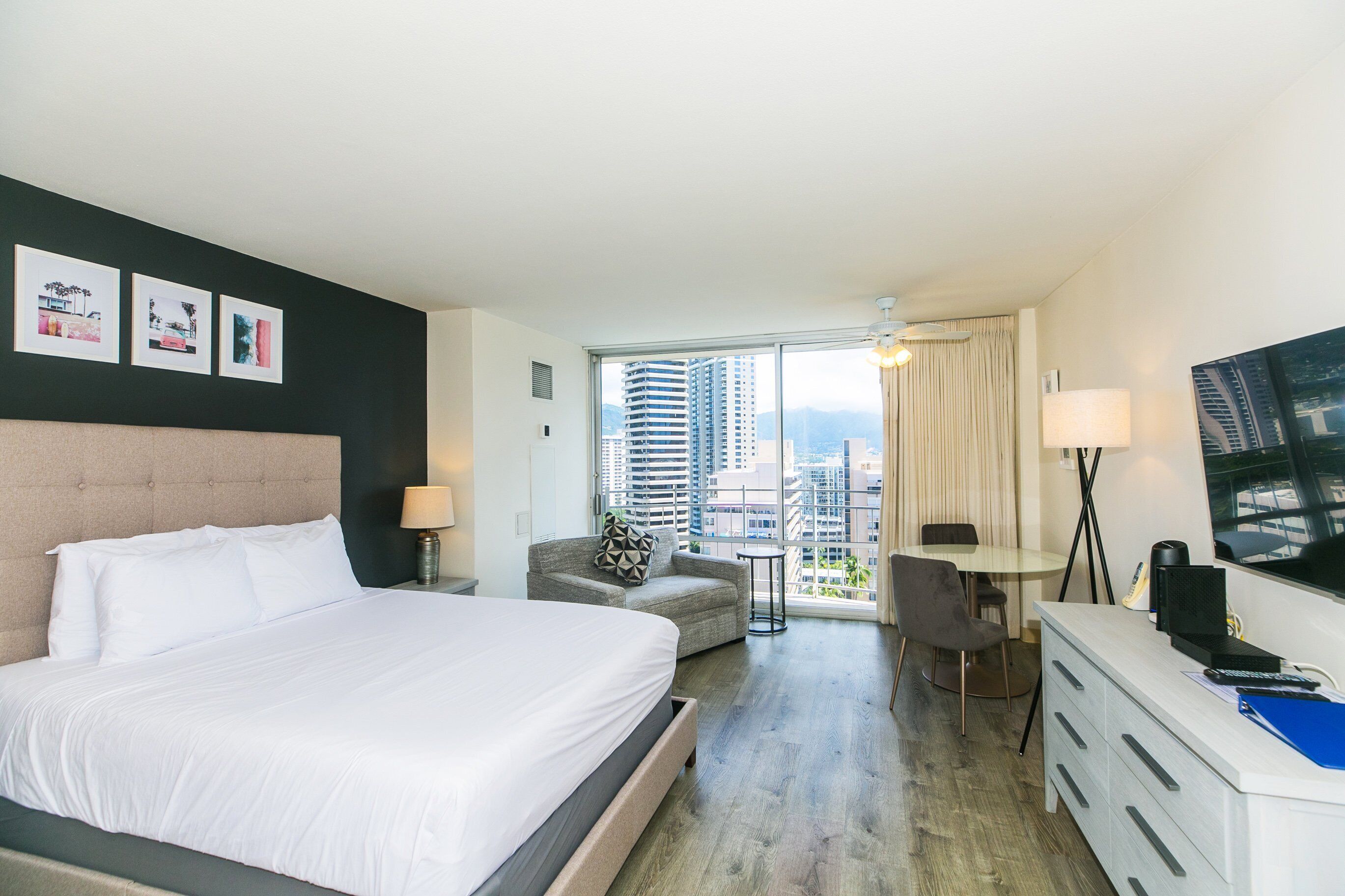 Spacious Studio Located In Waikiki, Close To Beach!