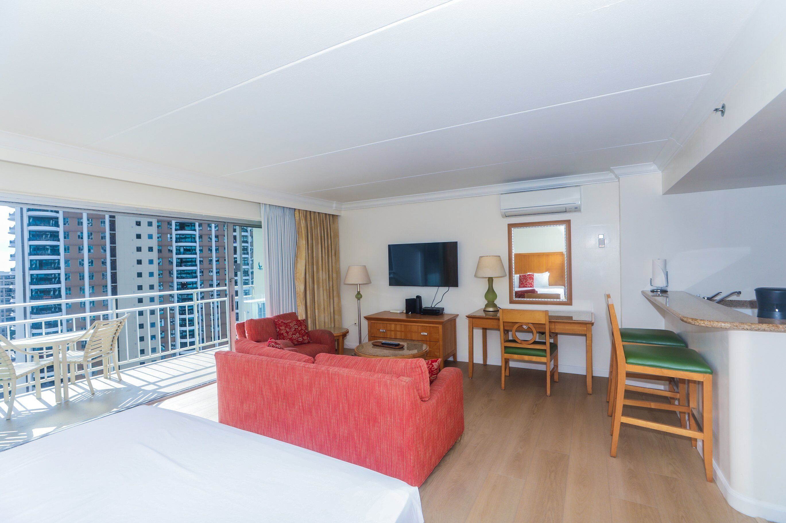 Gorgeous Lagoon View At The Ilikai Hotel!  Firework view on Fridays!