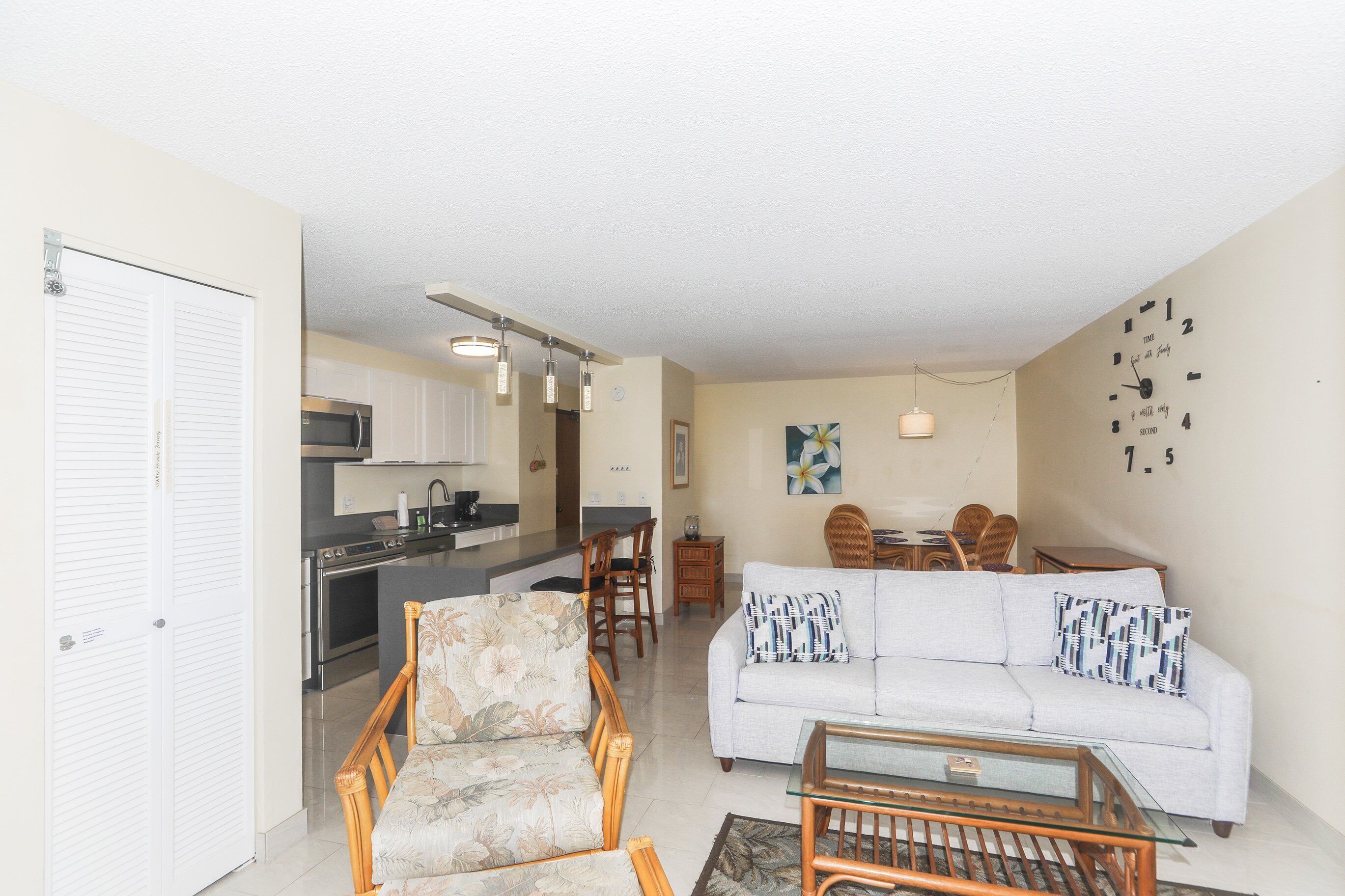 Modern, Comfortable With Great Amenities!  Perfect Location In Waikiki