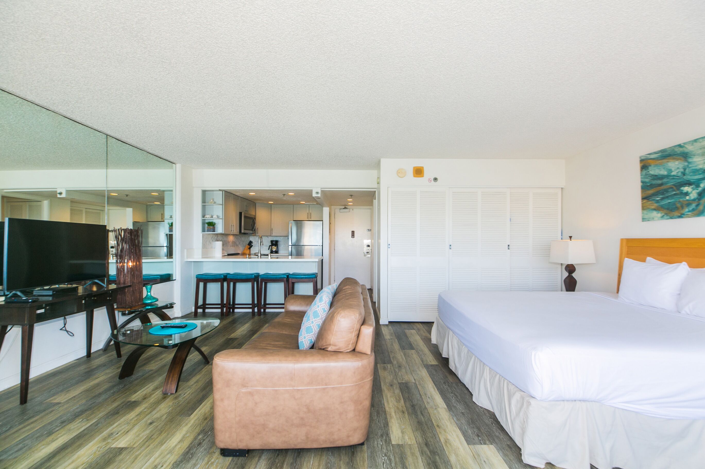 Perfect Ocean View! Ilikai 1 Bedroom Harbor View, Minutes to the Beach!