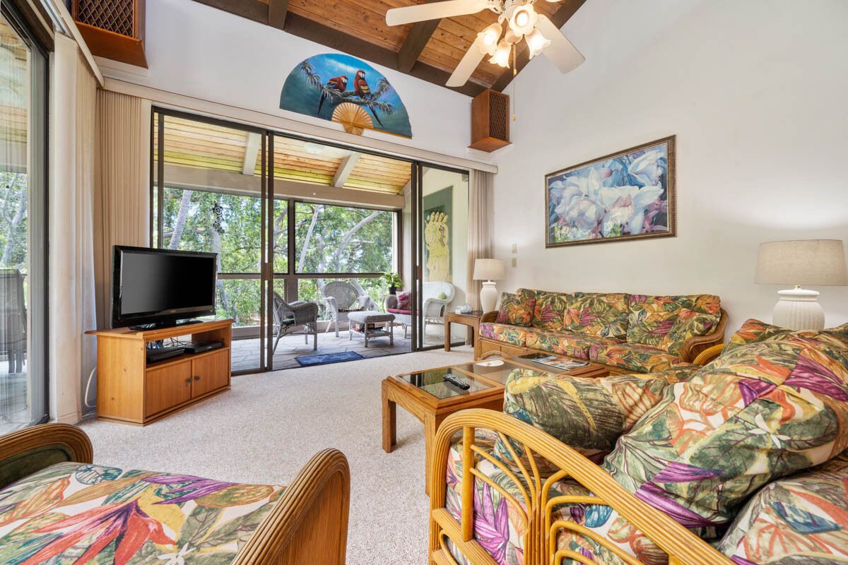 KKSR8304: TOP FLOOR, CORNER W/EXTENDED LANAI SPACE, SCREENED IN LANAI!