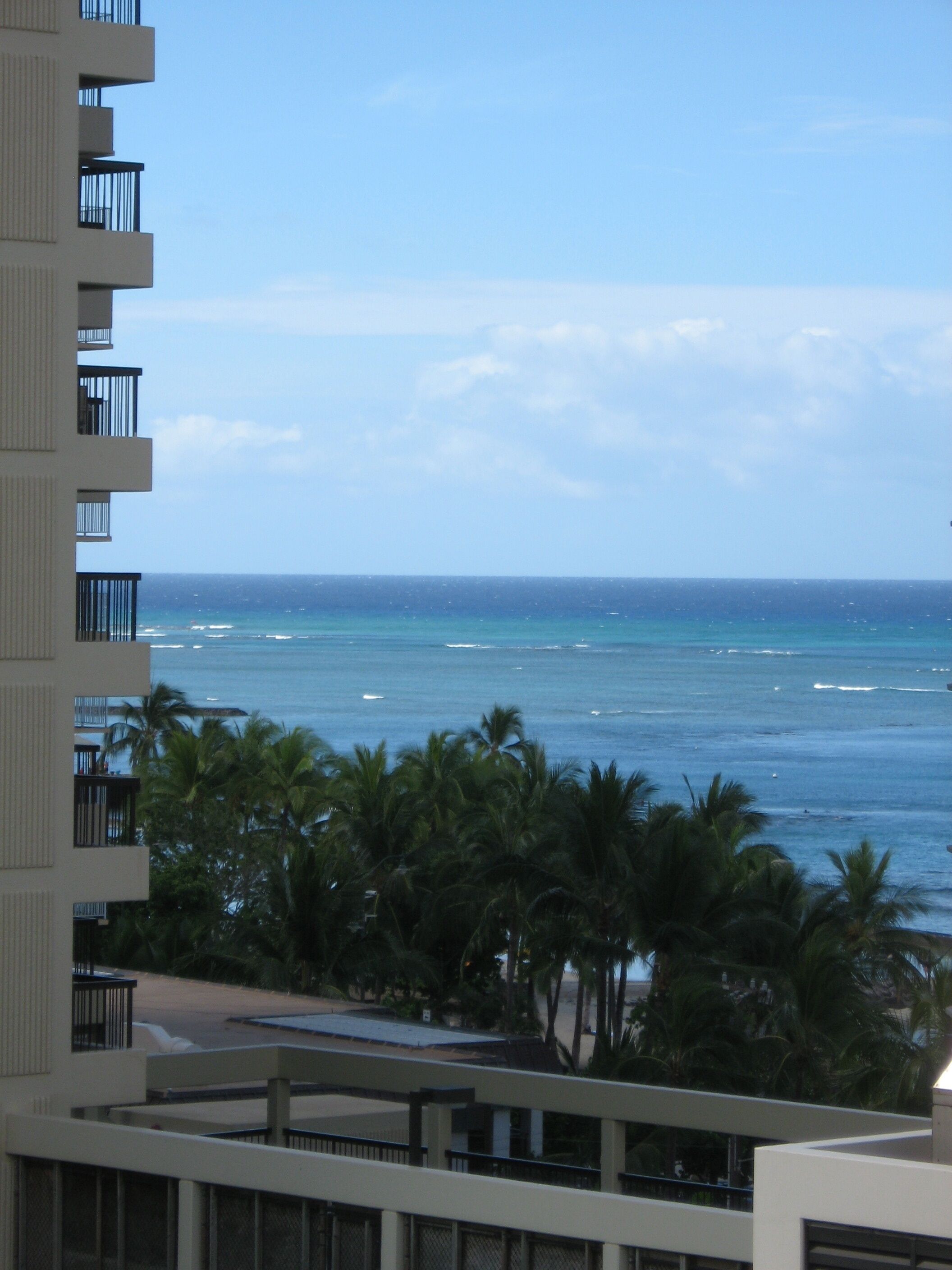 Ocean & Diamond Head Vu;  Full Kitchen;  Free Wifi;  2 min. walk to the beach