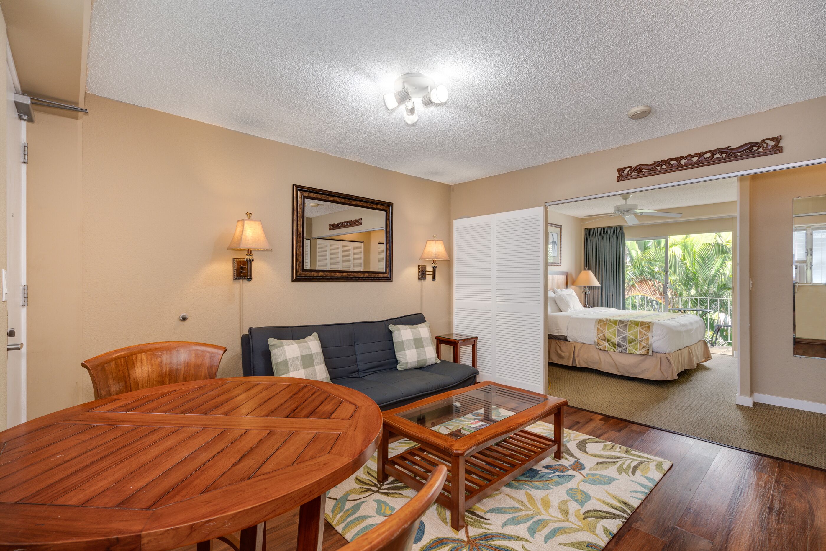 Superb location 1 Bedroom Cabana Suite - Sleeps 4, Full Kitchen & Lanai