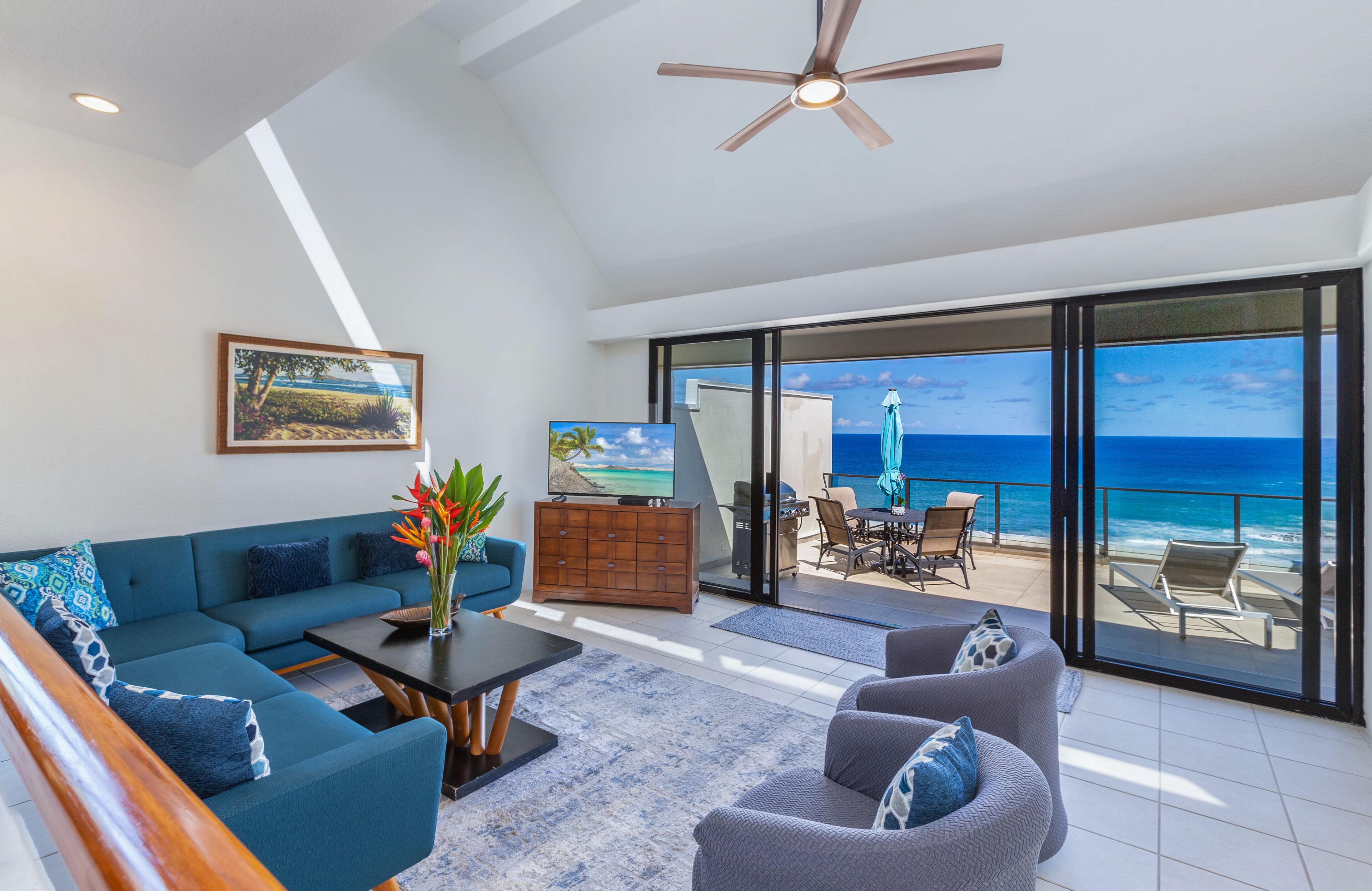 Premier Air Conditioned  Puu Poa Penthouse Magnificent Ocean View Condo!