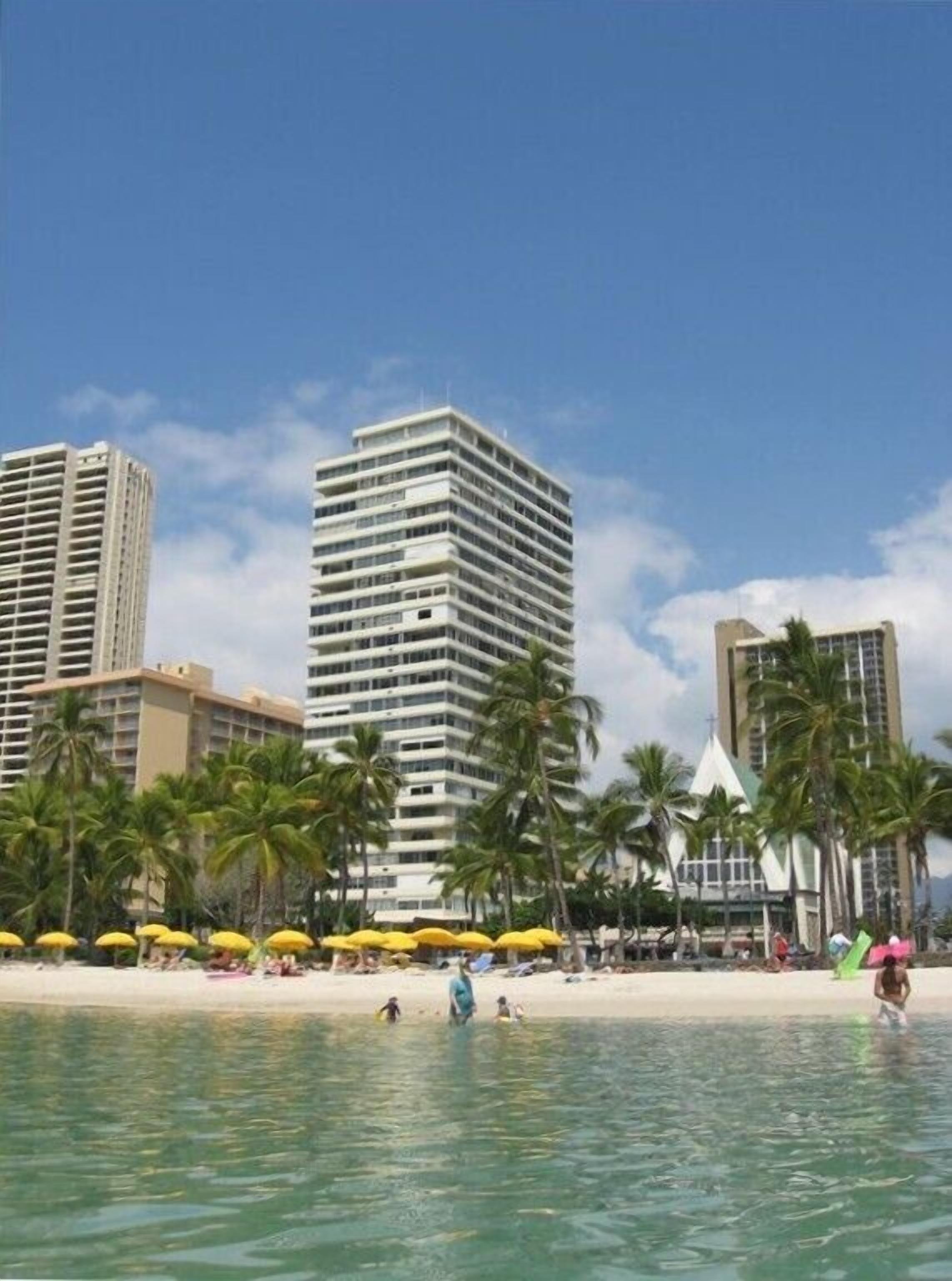 Private One Bedroom Condo in the heart of Waikiki