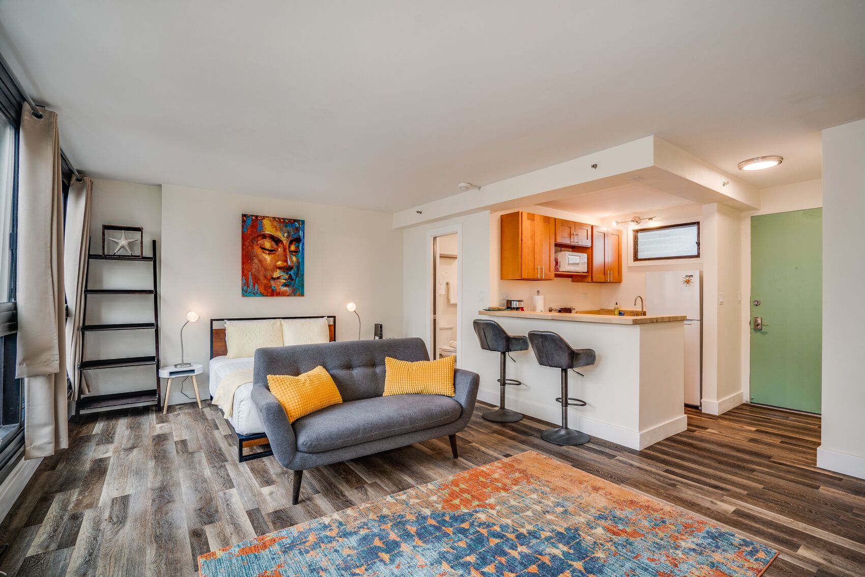 Hip and Modern Design at The Waikiki Grand Hotel - 2 mins to Waikiki Beach