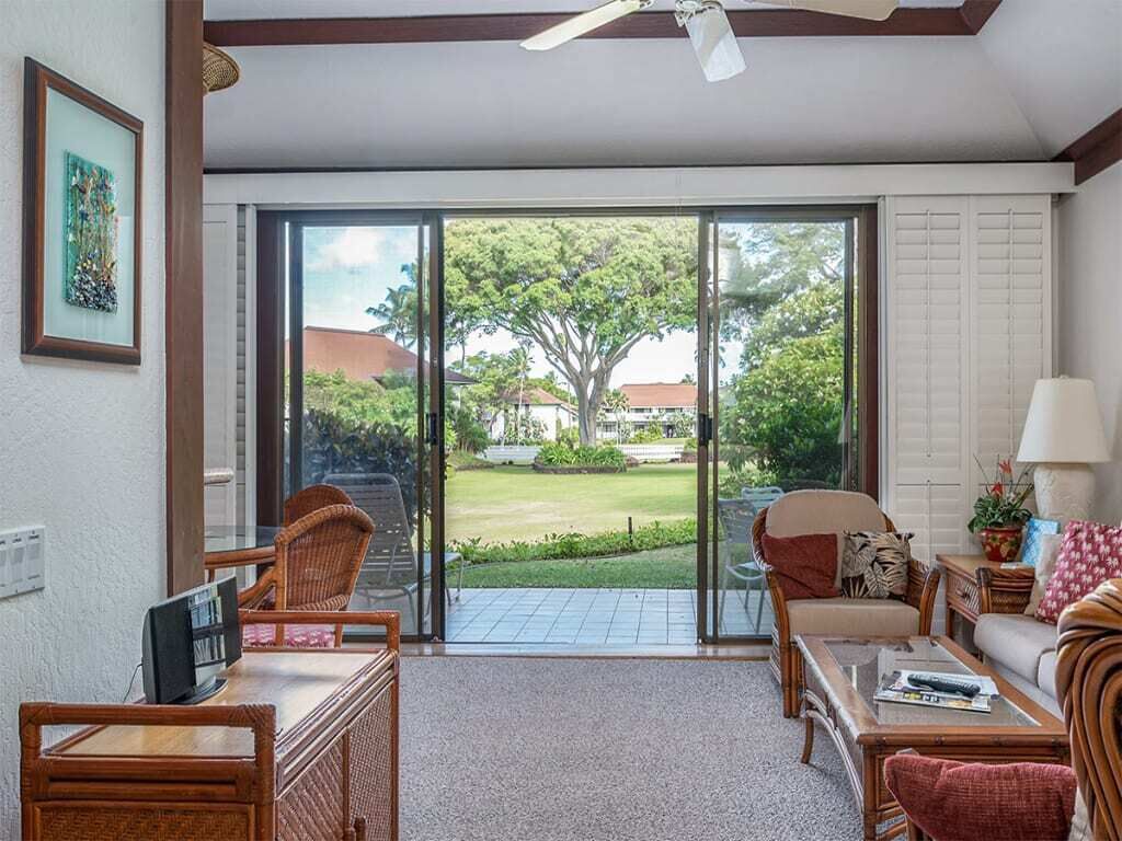 Ground Floor Ease+Tropical View! Full Kitchen, Lanai, Flat Screens+WiFi–Kiahuna 2051