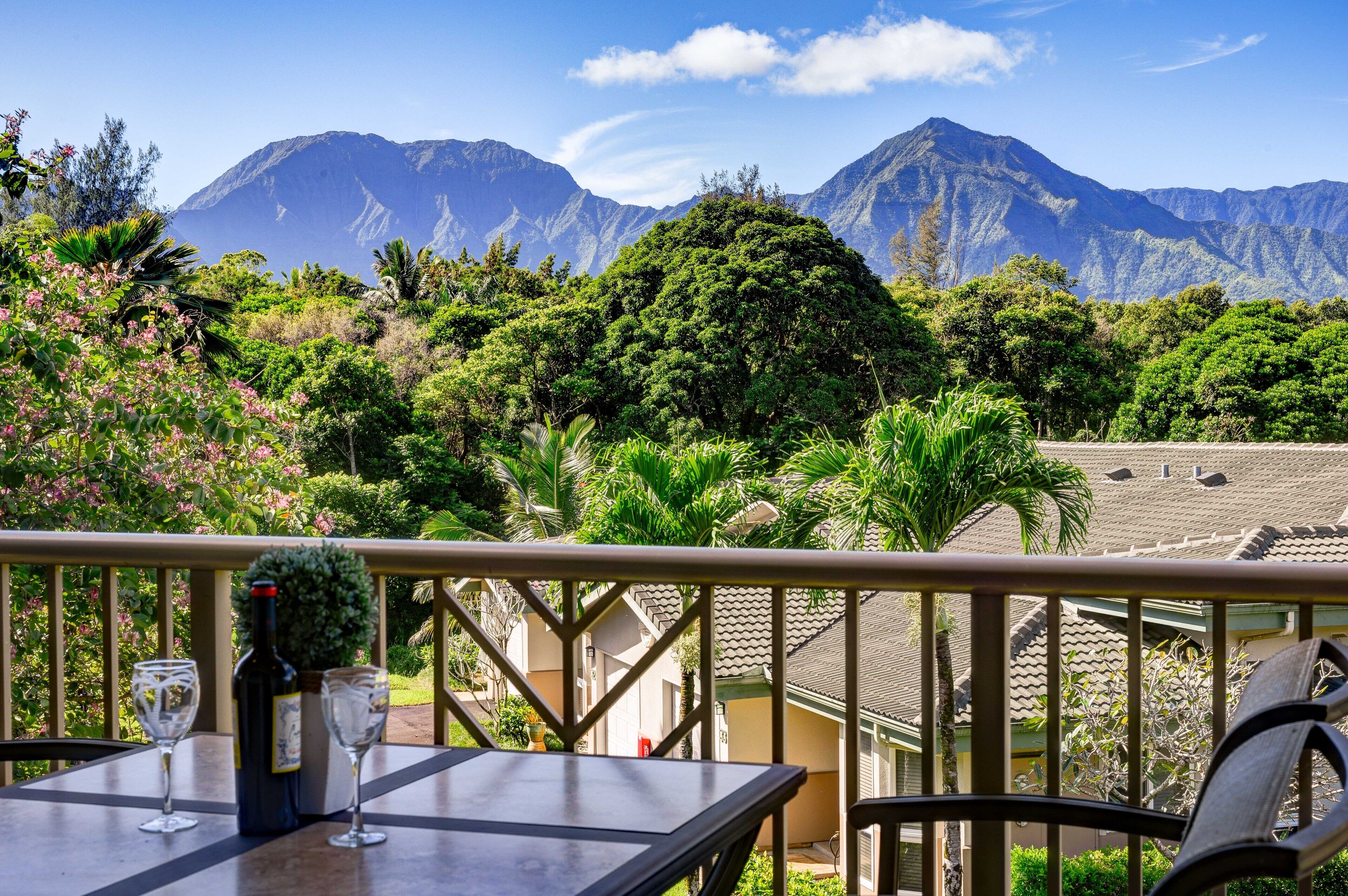 BEAUTIFUL 3/3 TOWNHOUSE WITH AC & MOUNTAIN VIEWS