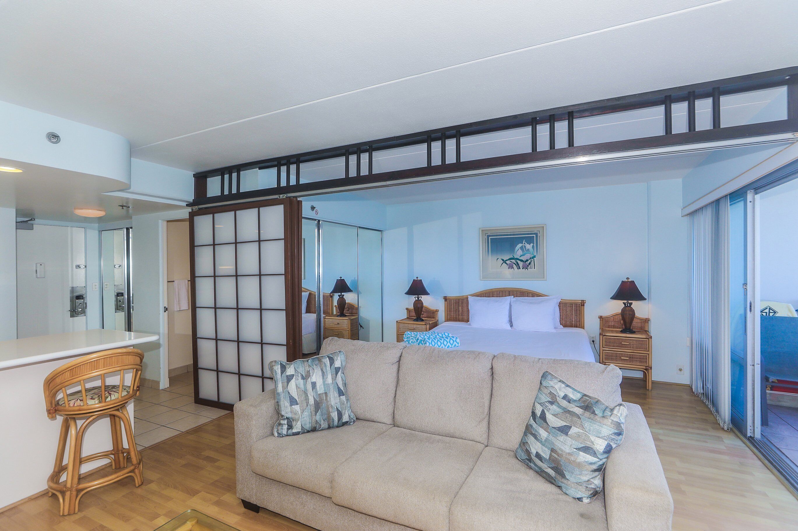 Iconic Ilikai Hotel 1 Bedroom Lagoon View, Minutes to the Beach! No resort fees!