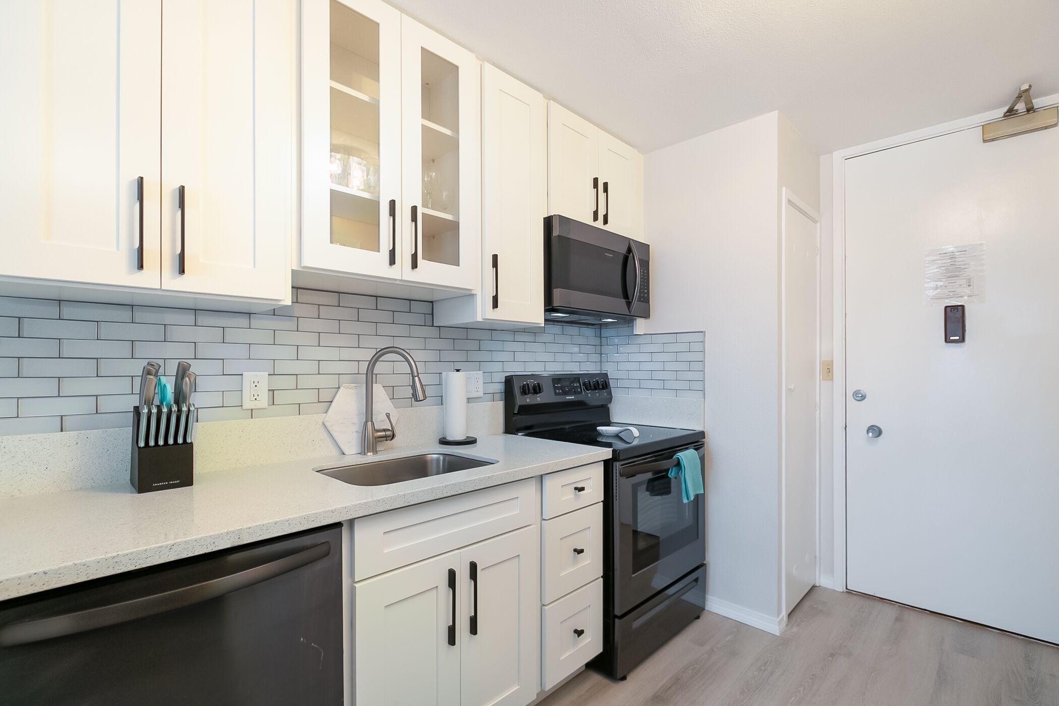 DESIGNER REMODELED CONDO AT ILIKAI MARINA