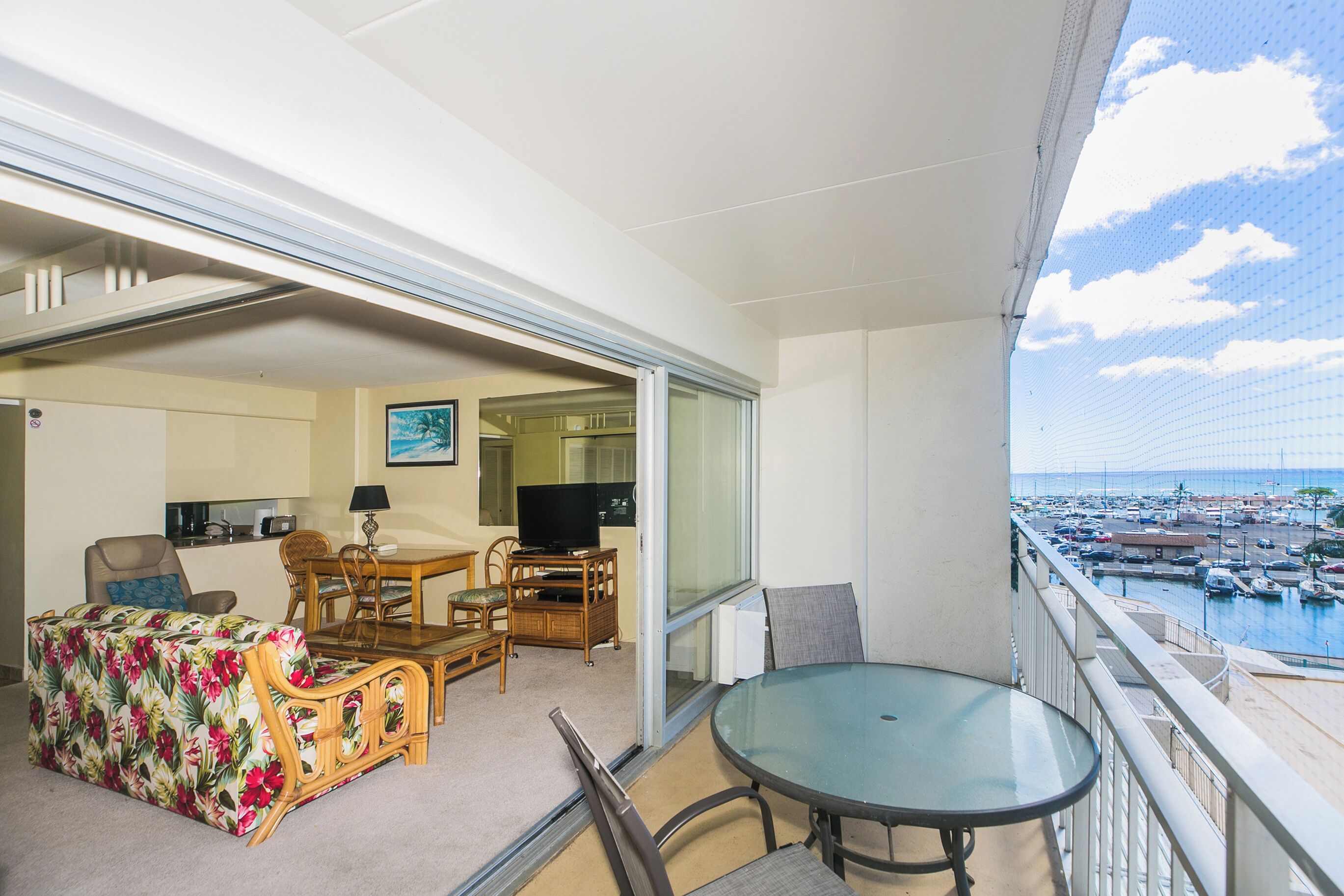Ilikai Hotel 1 Bedroom Yacht Harbor View, minutes to the Beach!