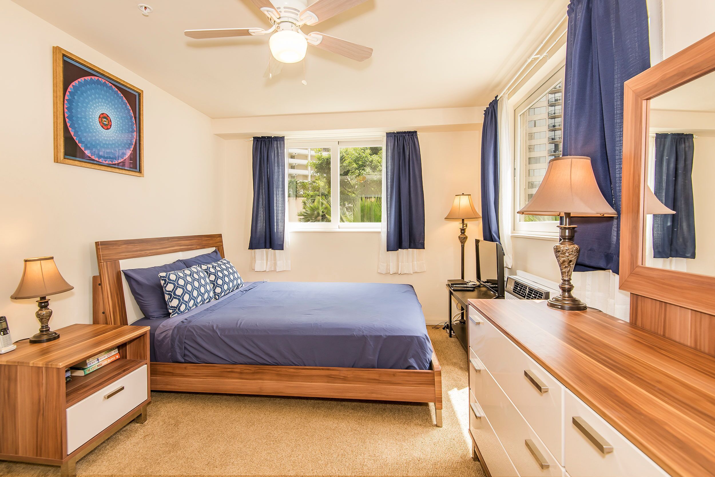 The Cove Waikiki Condo w/Full Kitchen by the Beach and Free Parking/WiFi