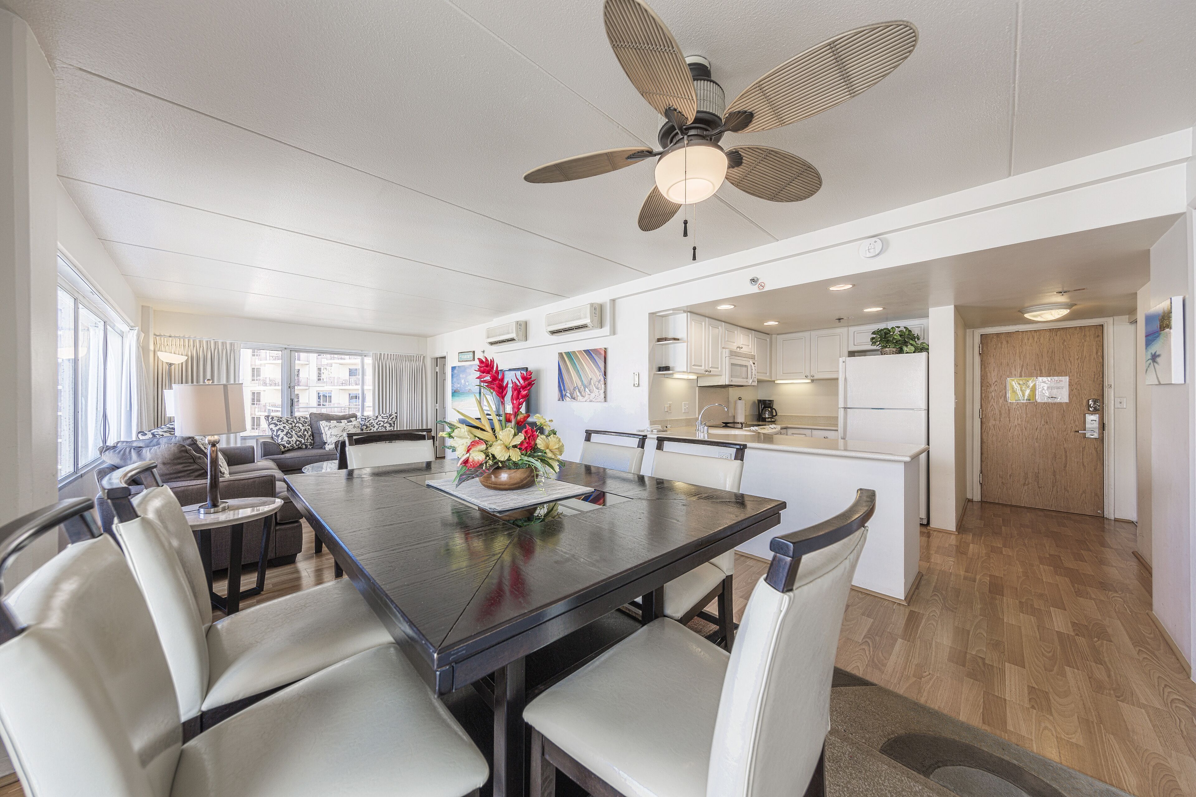 Luxury Ilikai 2-bedroom 2-bathroom Unit NO RESORT FEES! FREE WIFI