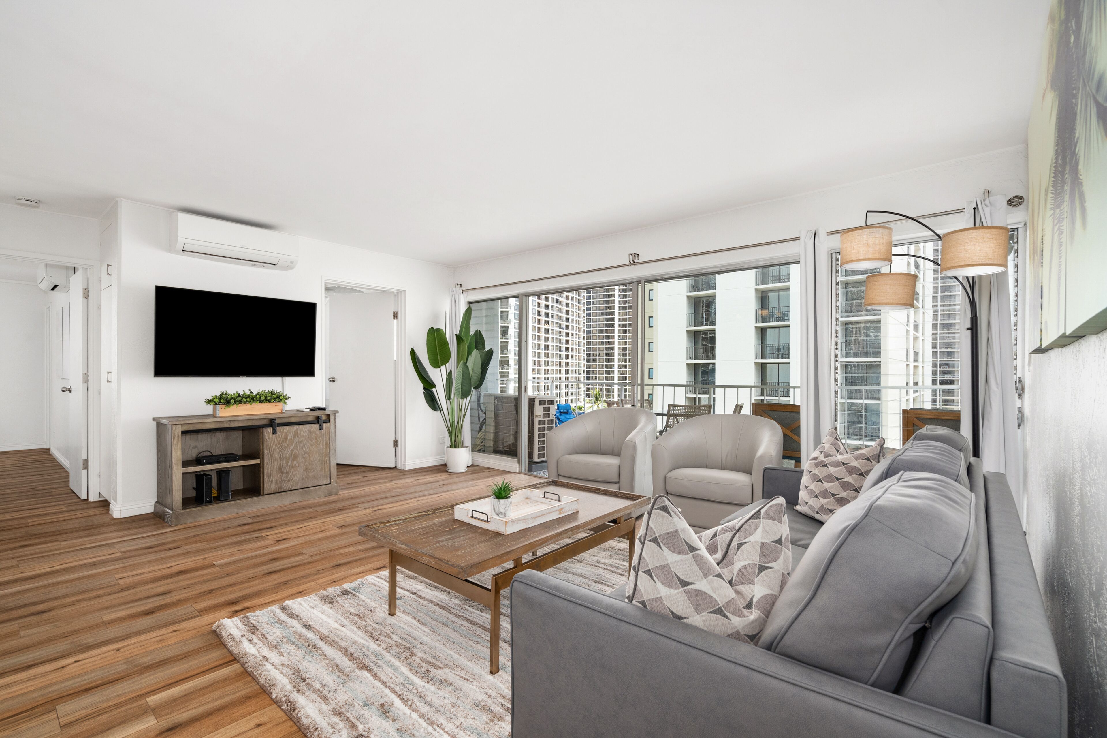 Gorgeous new listing! Half-block from Waikiki Beach!