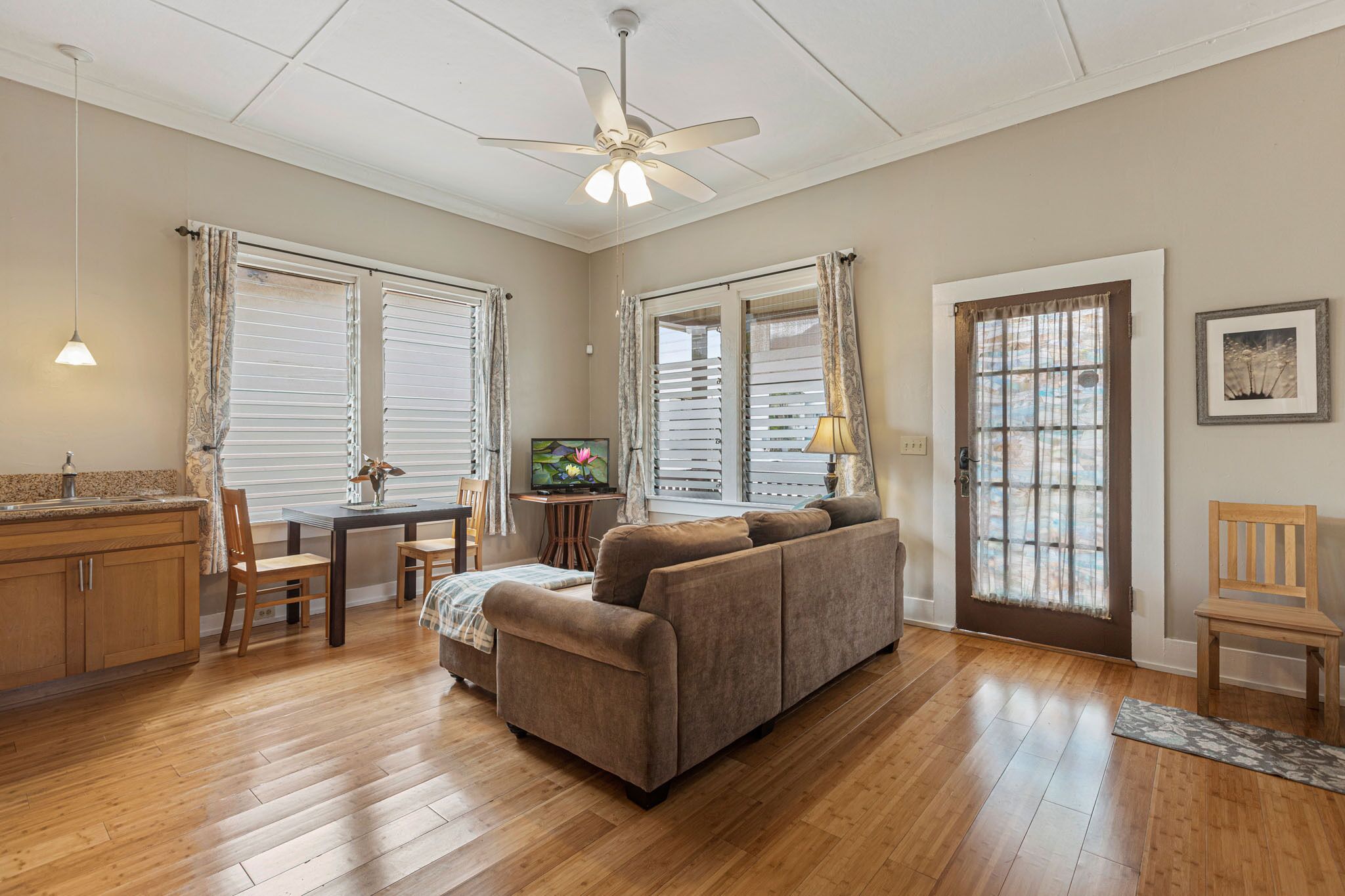 Cute Plantation Cottage; Walk into Wailuku Town; Central Location!