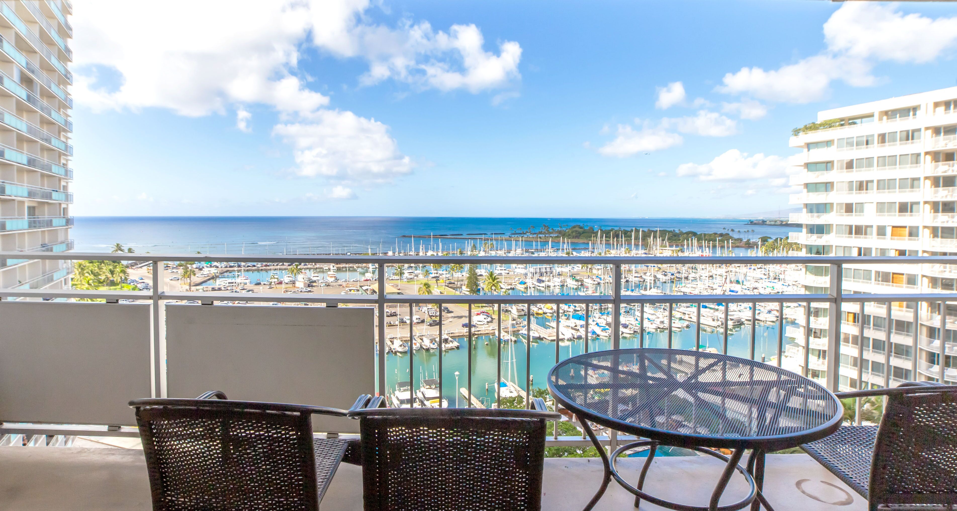 Luxury Ocean Marina View Studio World Famous Ilikai NO RESORT FEES! FREE WIFI