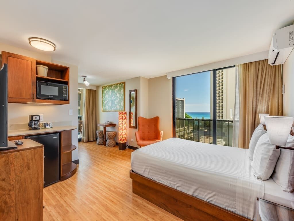 Hotel Room Partial Ocean View w/ WiFi and AC - Bamboo Waikīkī Hotel #1101