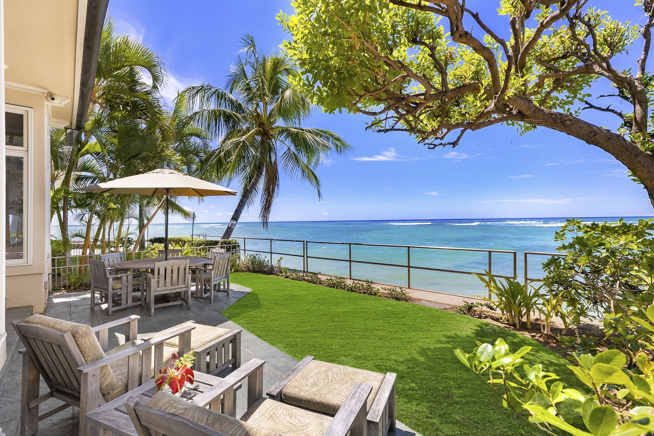 Diamond Head Surf House: Gold Coast Oceanfront Home w/AC & Gorgeous Views