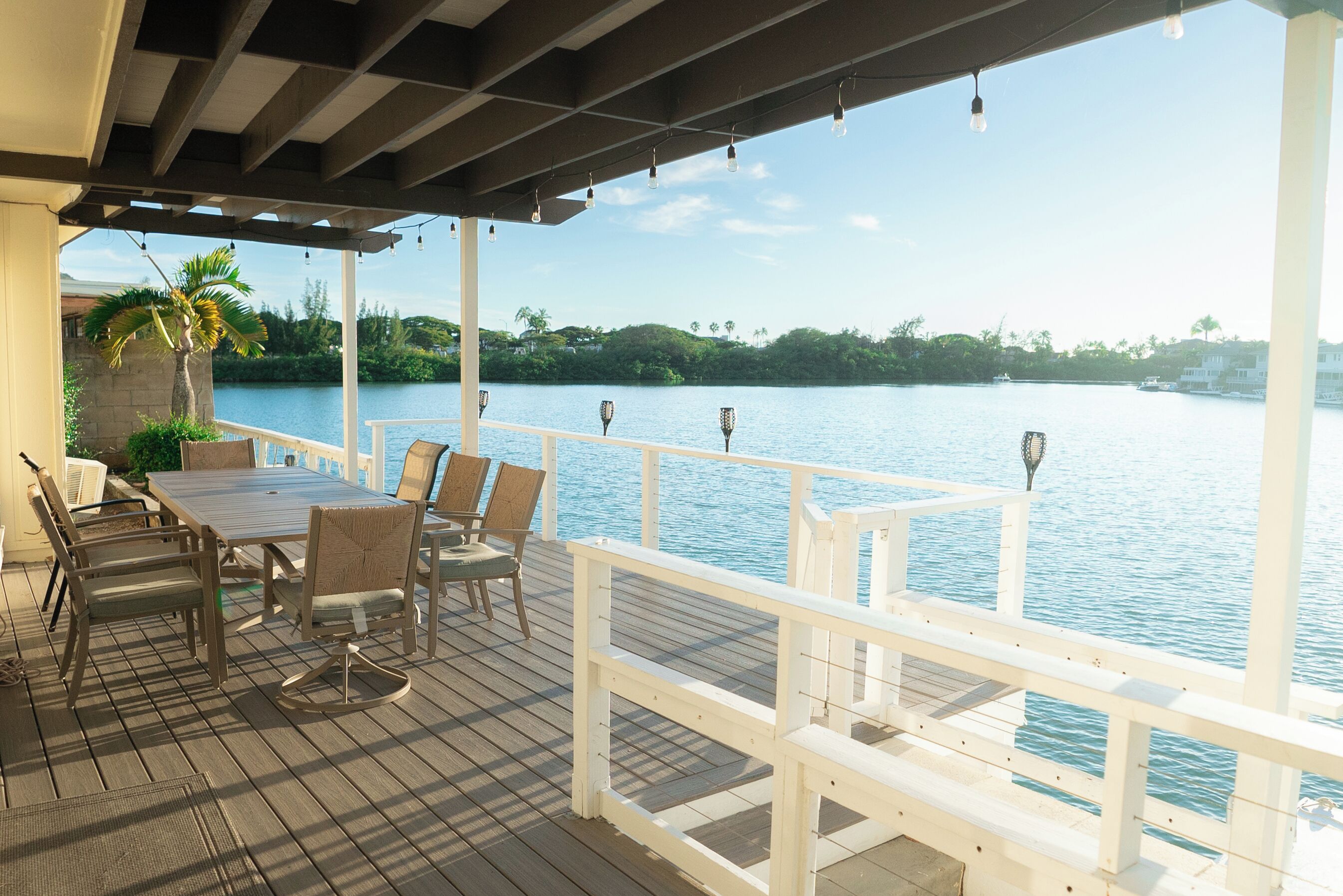 Hale Kai Lily - Waterfront Hawaiian Getaway