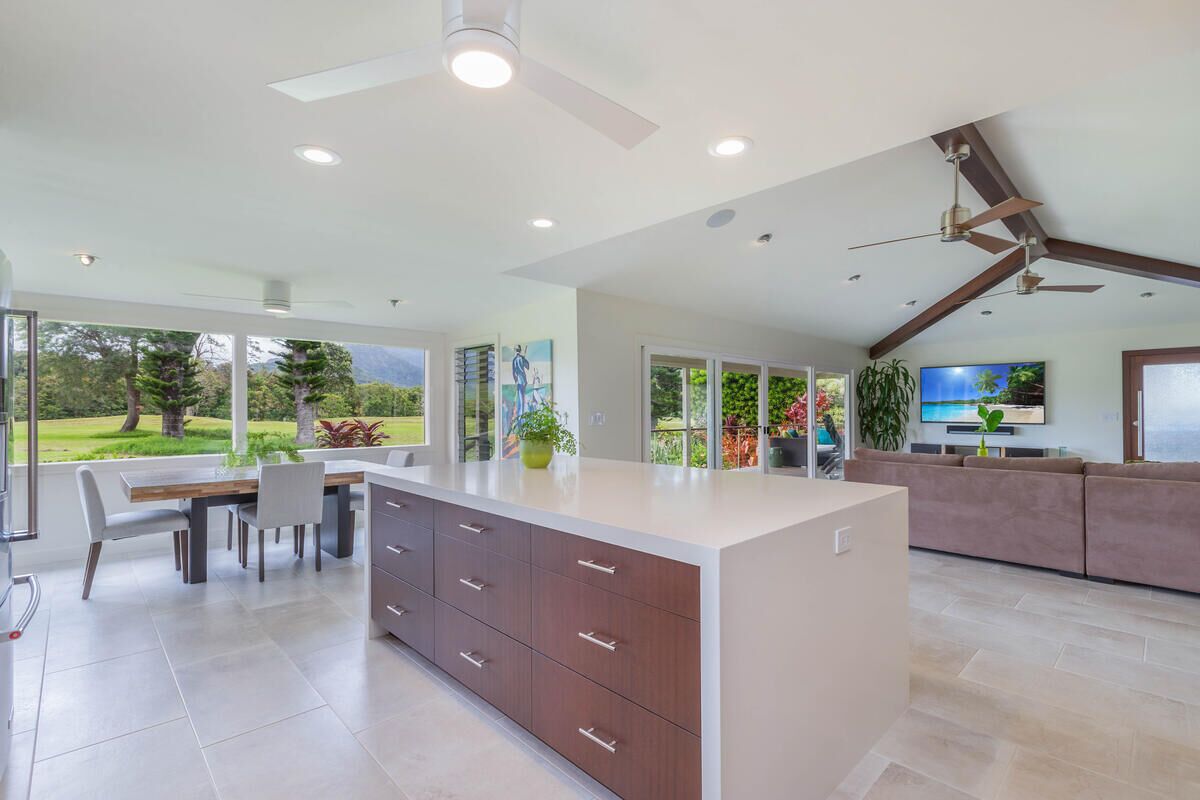 Emmalani Oasis - Luxe Designer Home with stunning Mountain Views