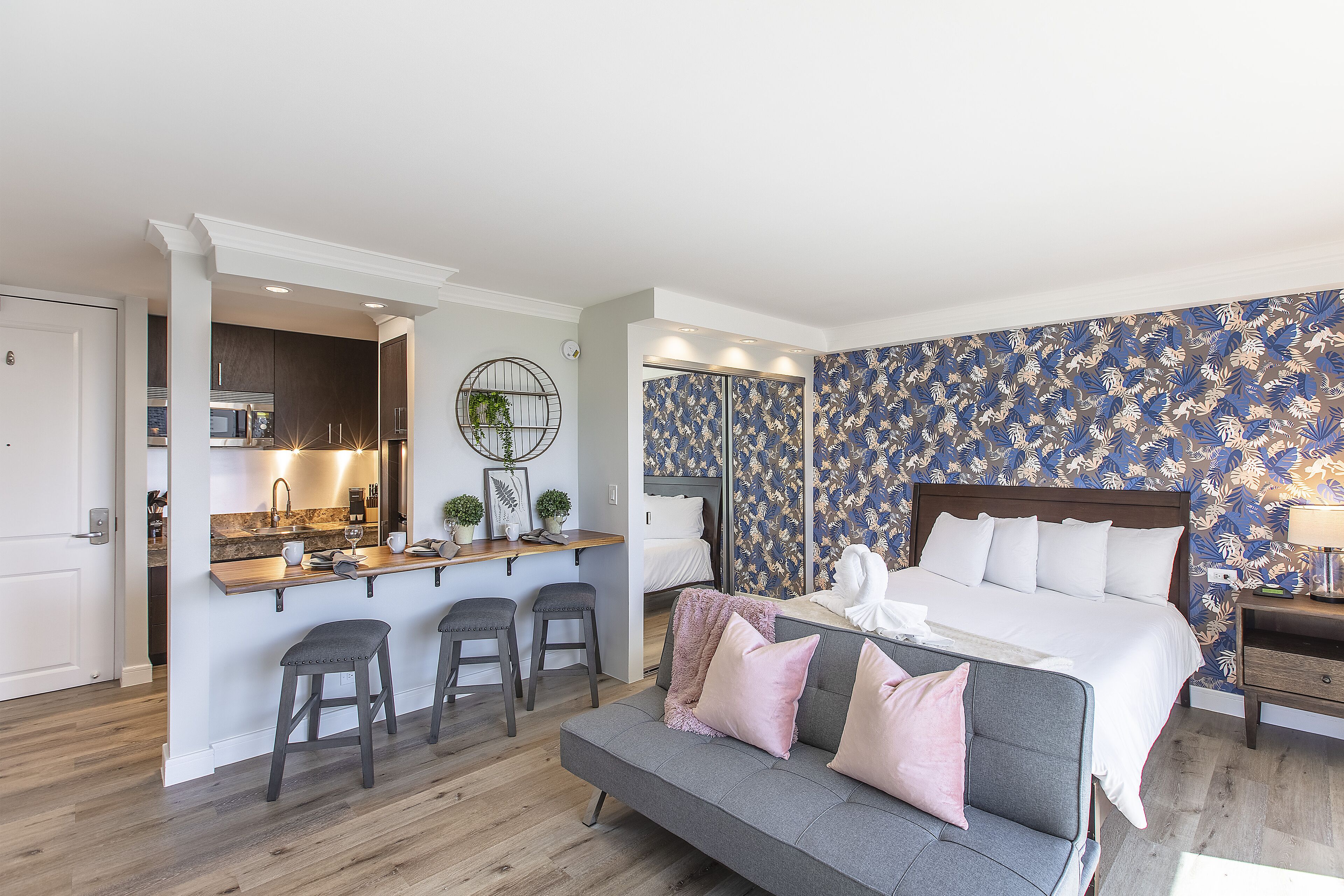 Partial Ocean View King STUDIO with Kitchenette and FREE WIFI!