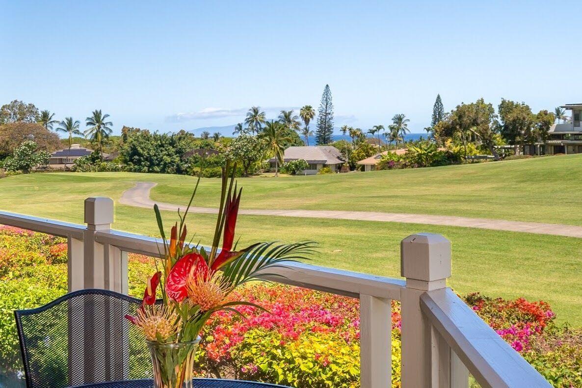 Beautiful 1 bedroom condo.  Private ocean-view lanai overlooking fairway!