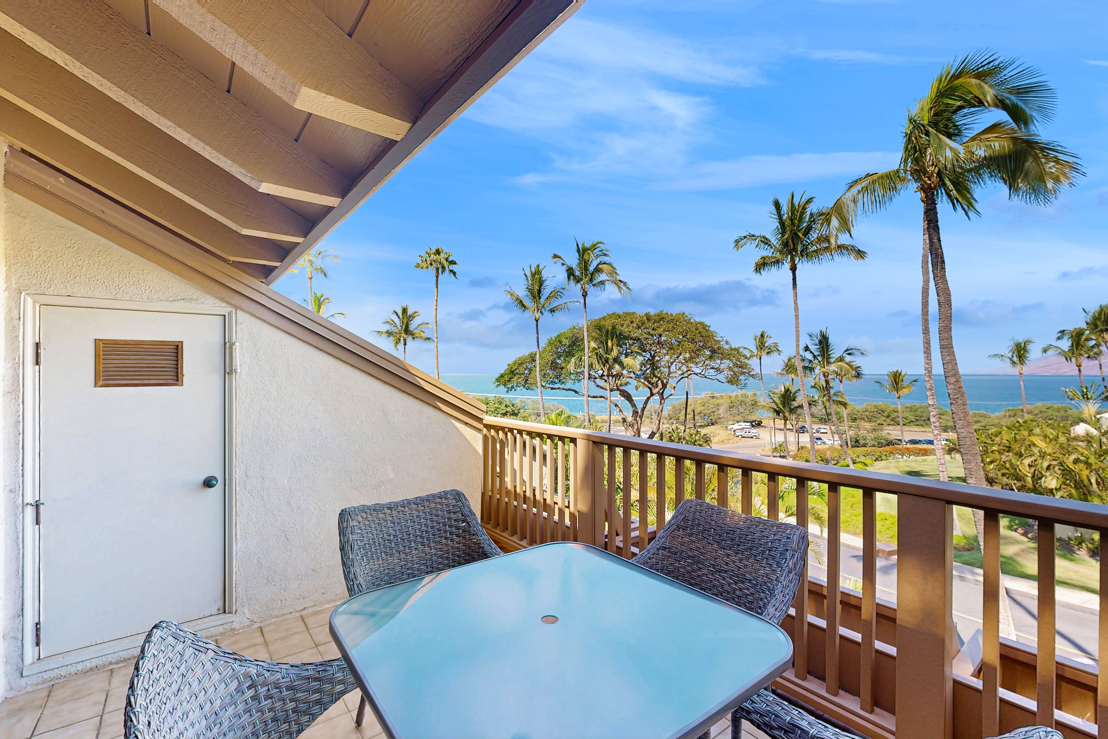 Ocean-view top-floor condo with pool, hot tub, AC - easy walk to beaches