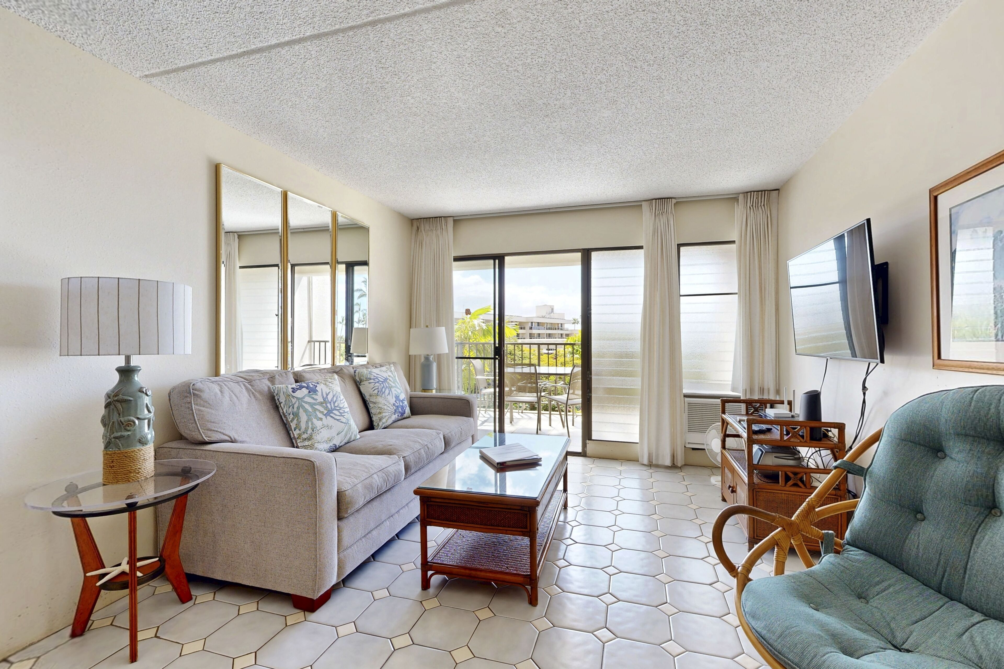 Kihei Akahi Condo w/ Shared Pool, Private W/D-Surf, Bike, Golf, More