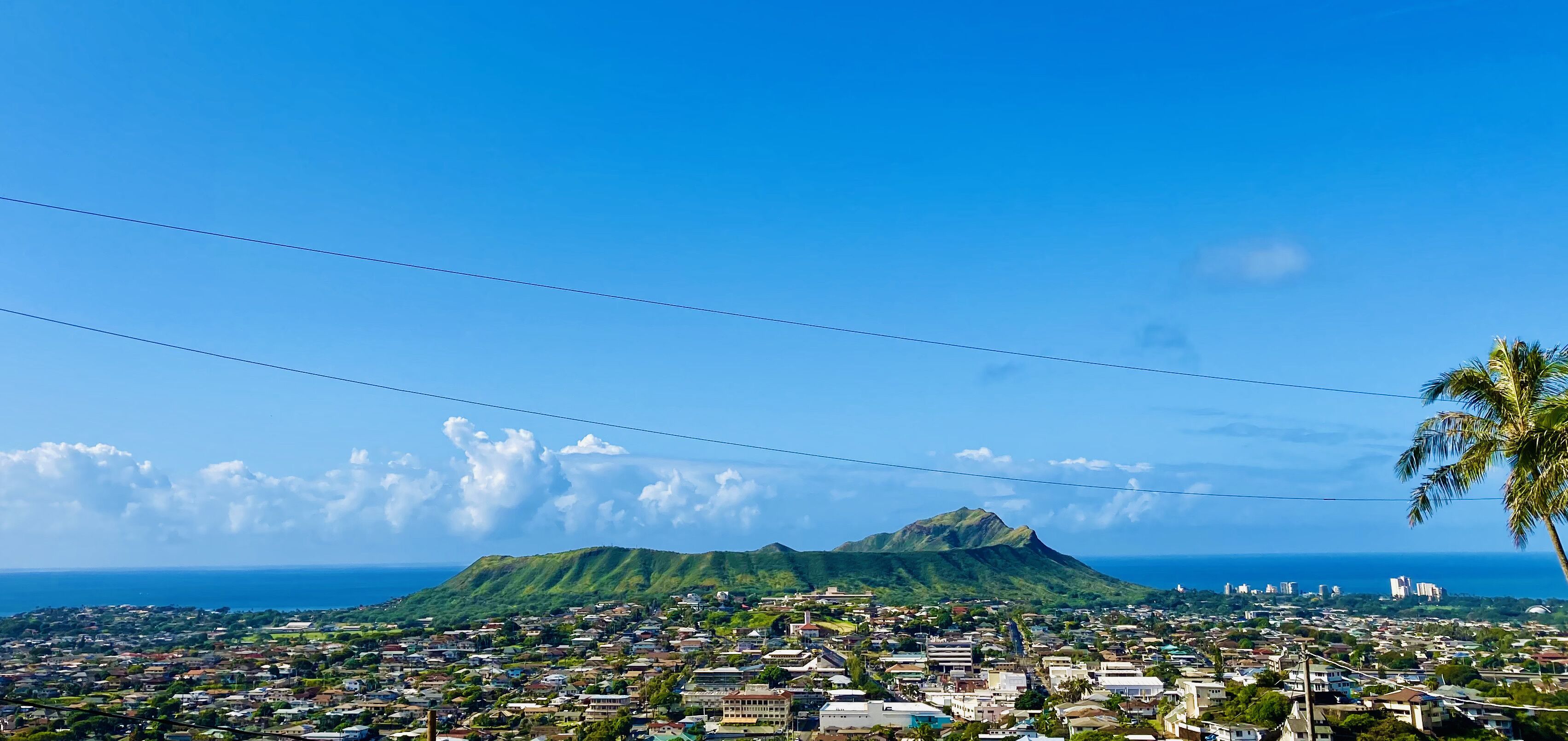 BIG ALOHA & AWESOME VIEW AT THIS HAWAIIAN HOME!