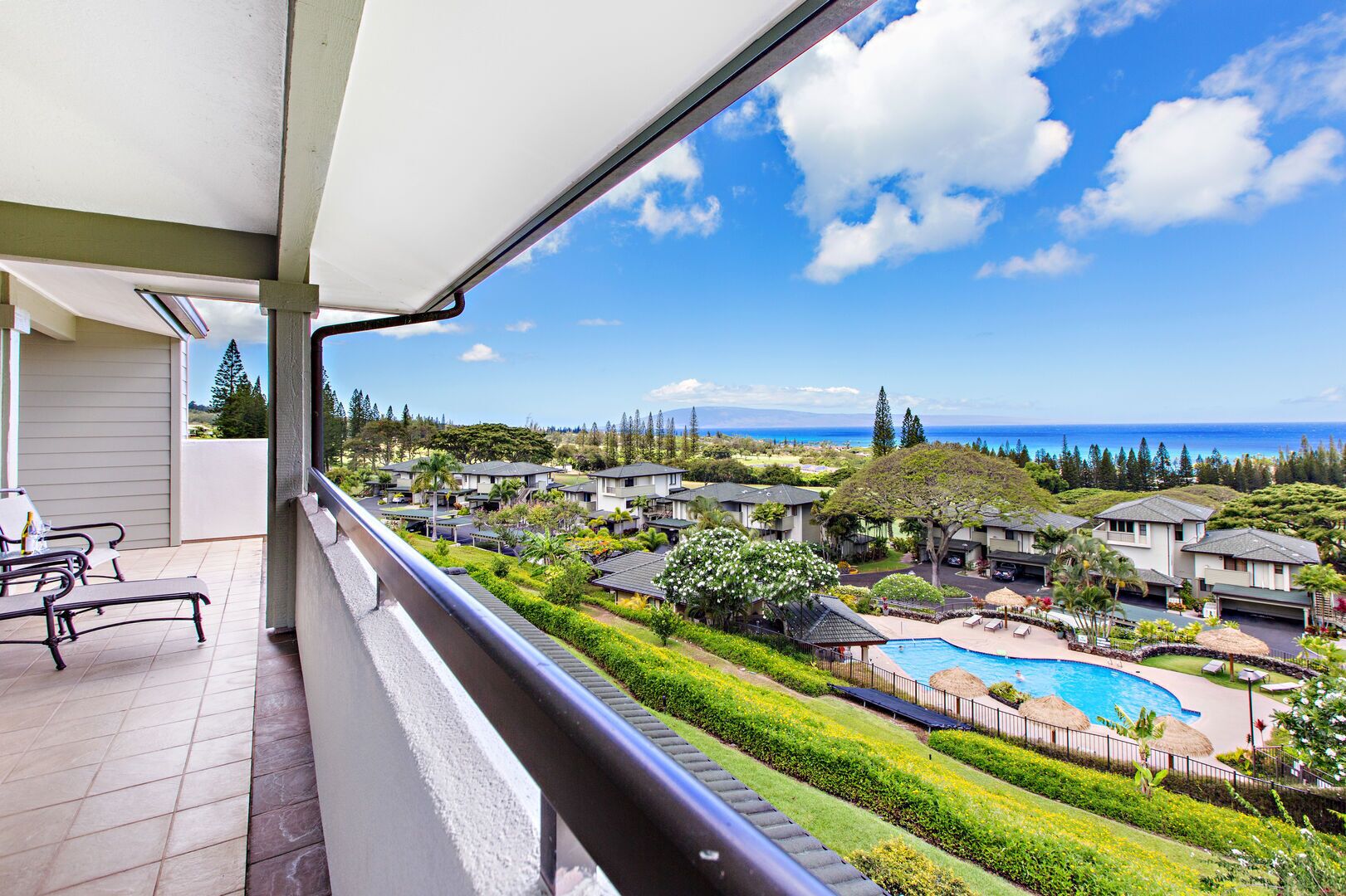Elegant 2bd golf course villa with vast Maui views