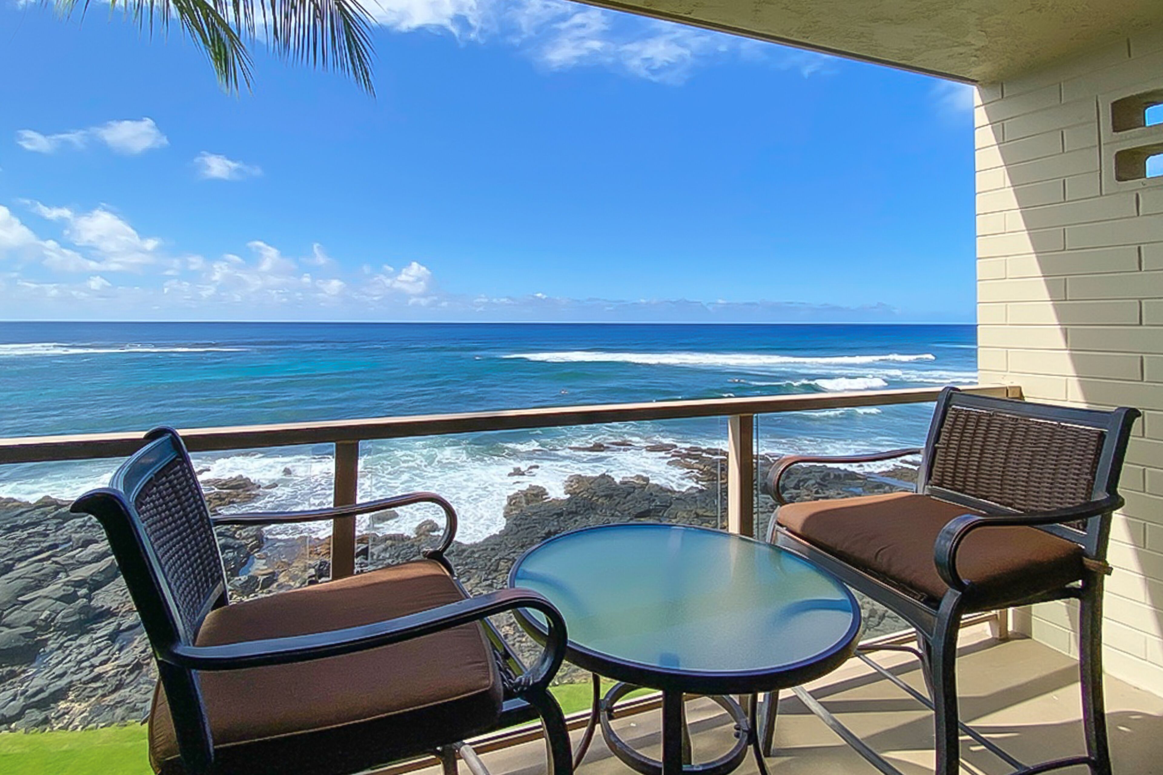 Oceanfront condo w/A/C, elevator, coastline views, lanai, hot tub, pool, tennis