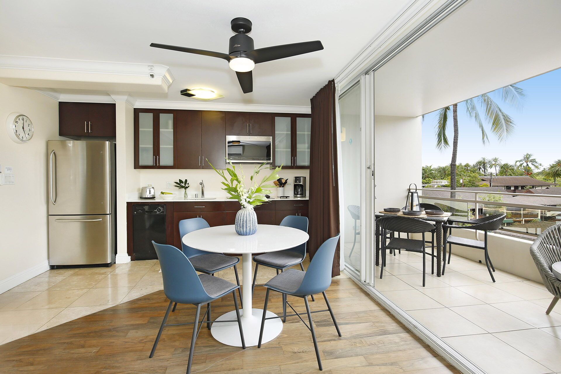 Heart of Waikiki Corner Unit just a short walk to Beach and Restaurants!