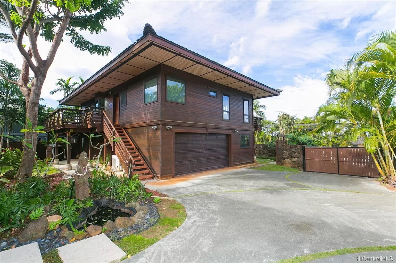 North Shore Oasis, Hot Tub, across street from beach. Inquire for dates/prices.