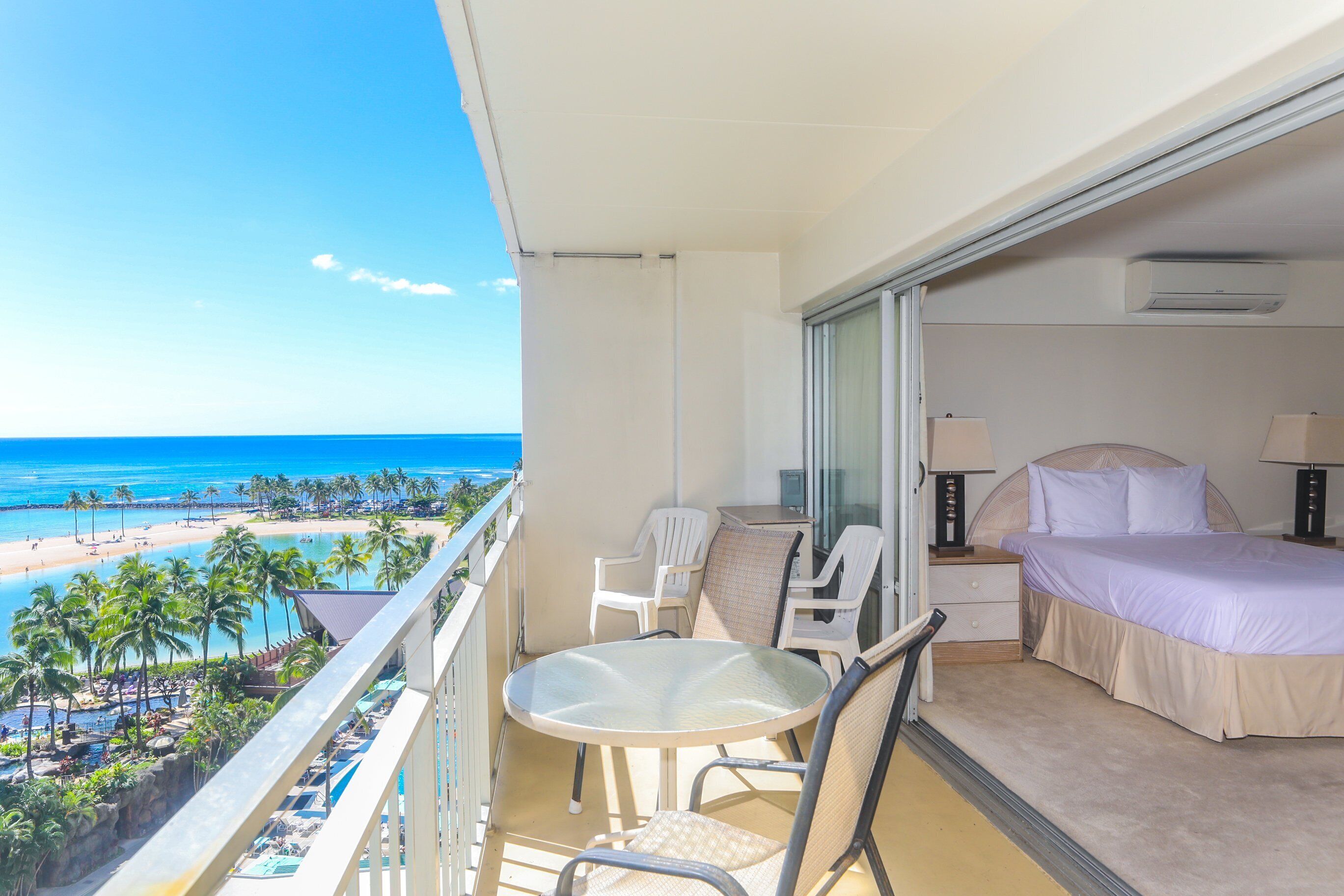 Ilikai Hotel - Spacious Lanai with Views of the Lagoon and Waikiki Beach!
