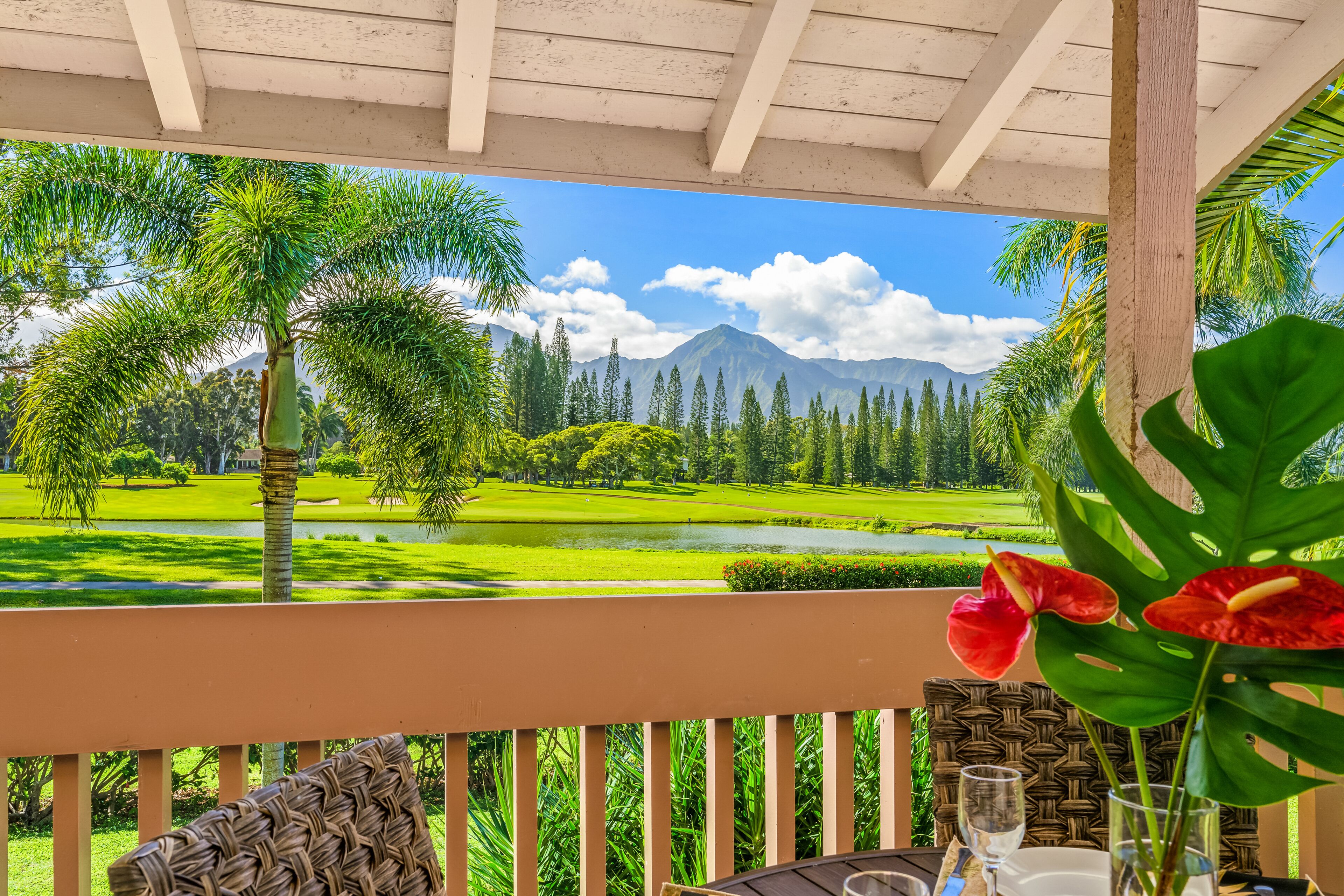 Beautiful, Airy 1 Br 1.5 Ba Condo Golf Course View, Pool, Hot tub (209A)