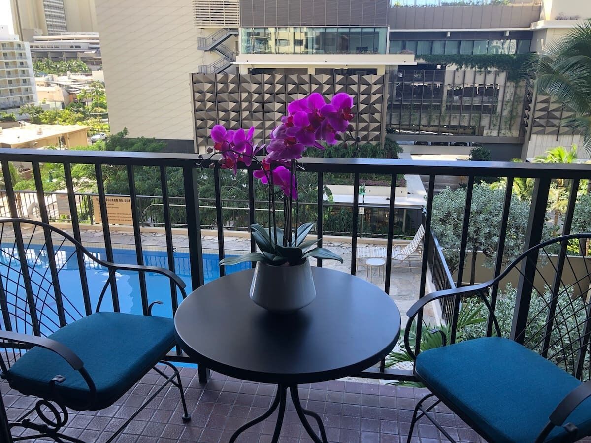 Newly Remodeled Modern Condo + Free Parking Waikiki