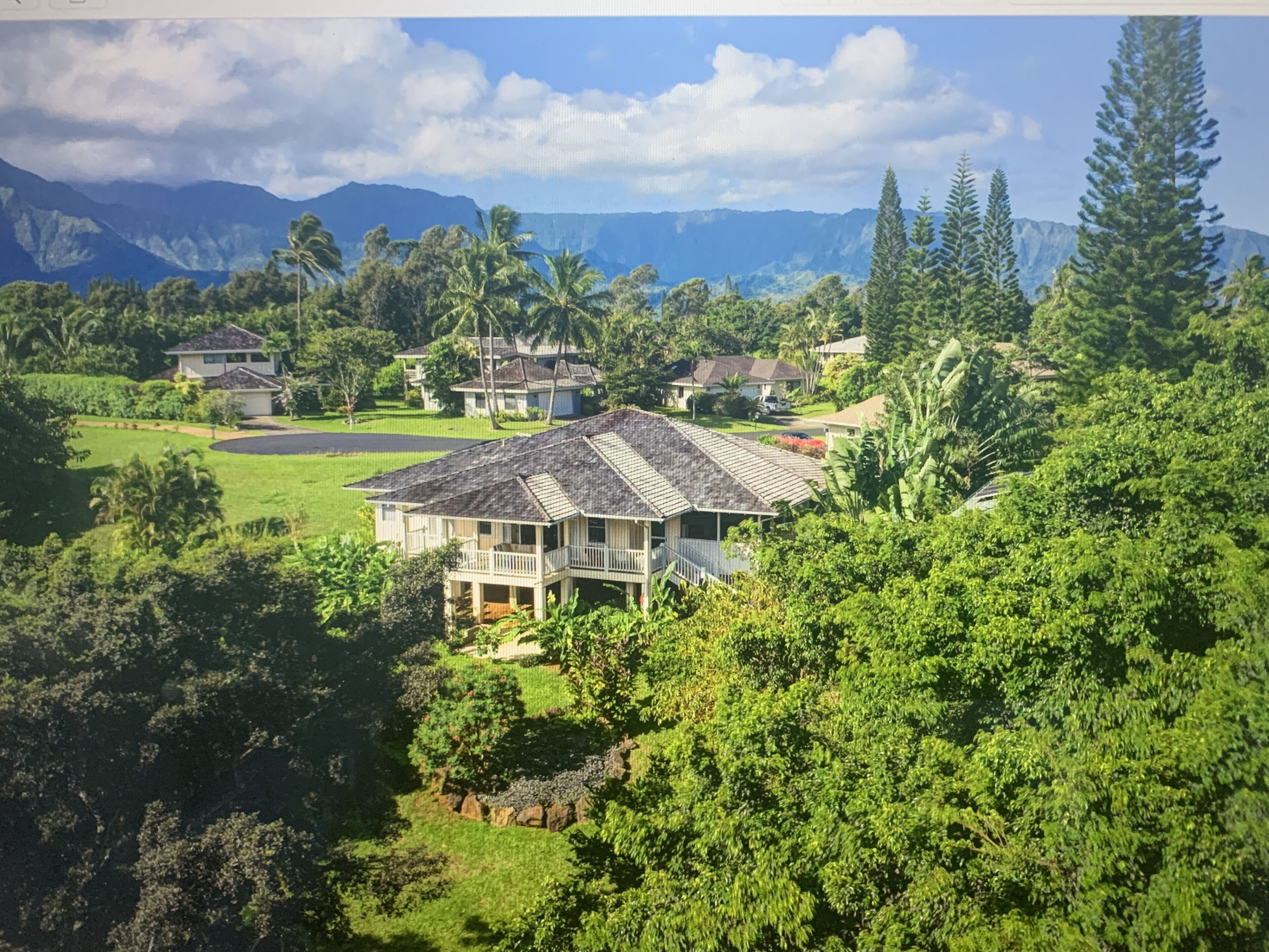 Hale Laniakea ~ 4 BR Modern Island Escape w AC