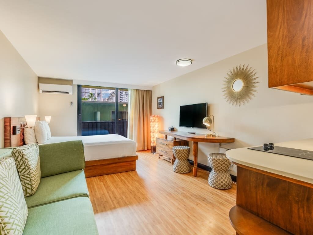 Climate Controlled Studio - Bamboo Waikīkī Hotel #409