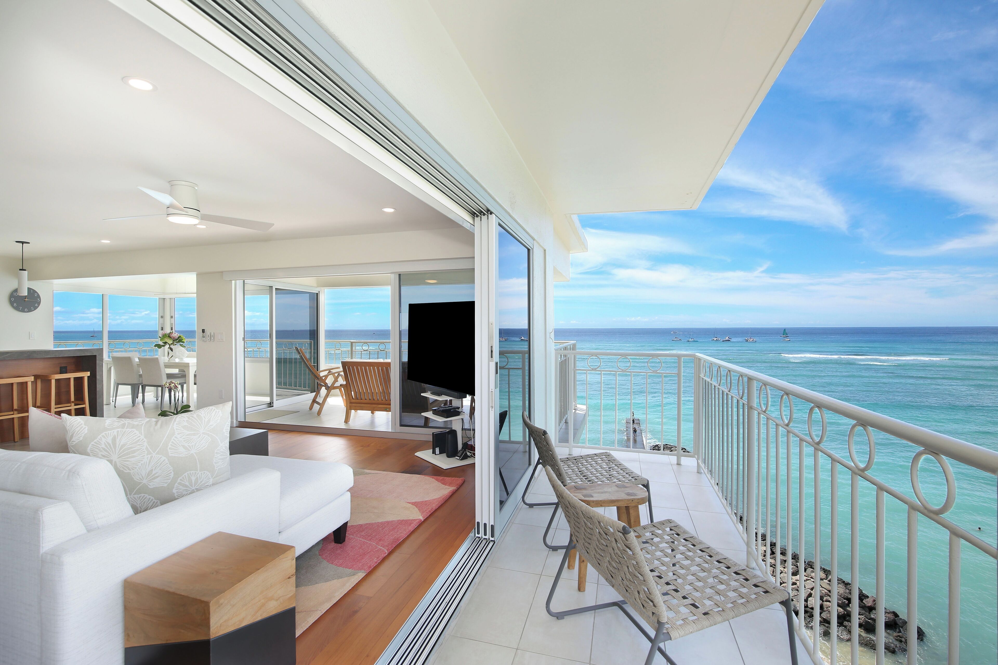 LUXURY DIRECT OCEANFRONT! Fully Renovated! Free Parking! Sleeps 6