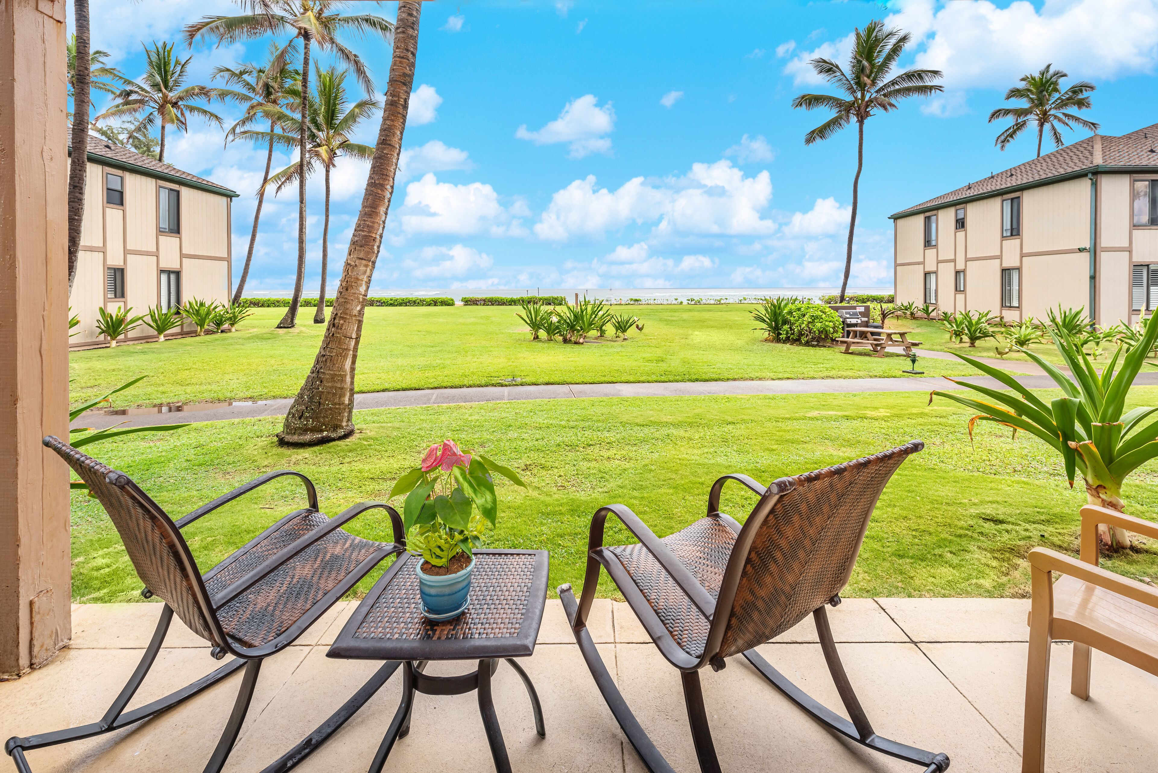 Ocean Front, Ground Level 1 Bedroom with King, Sleeps 4, with Cold AC