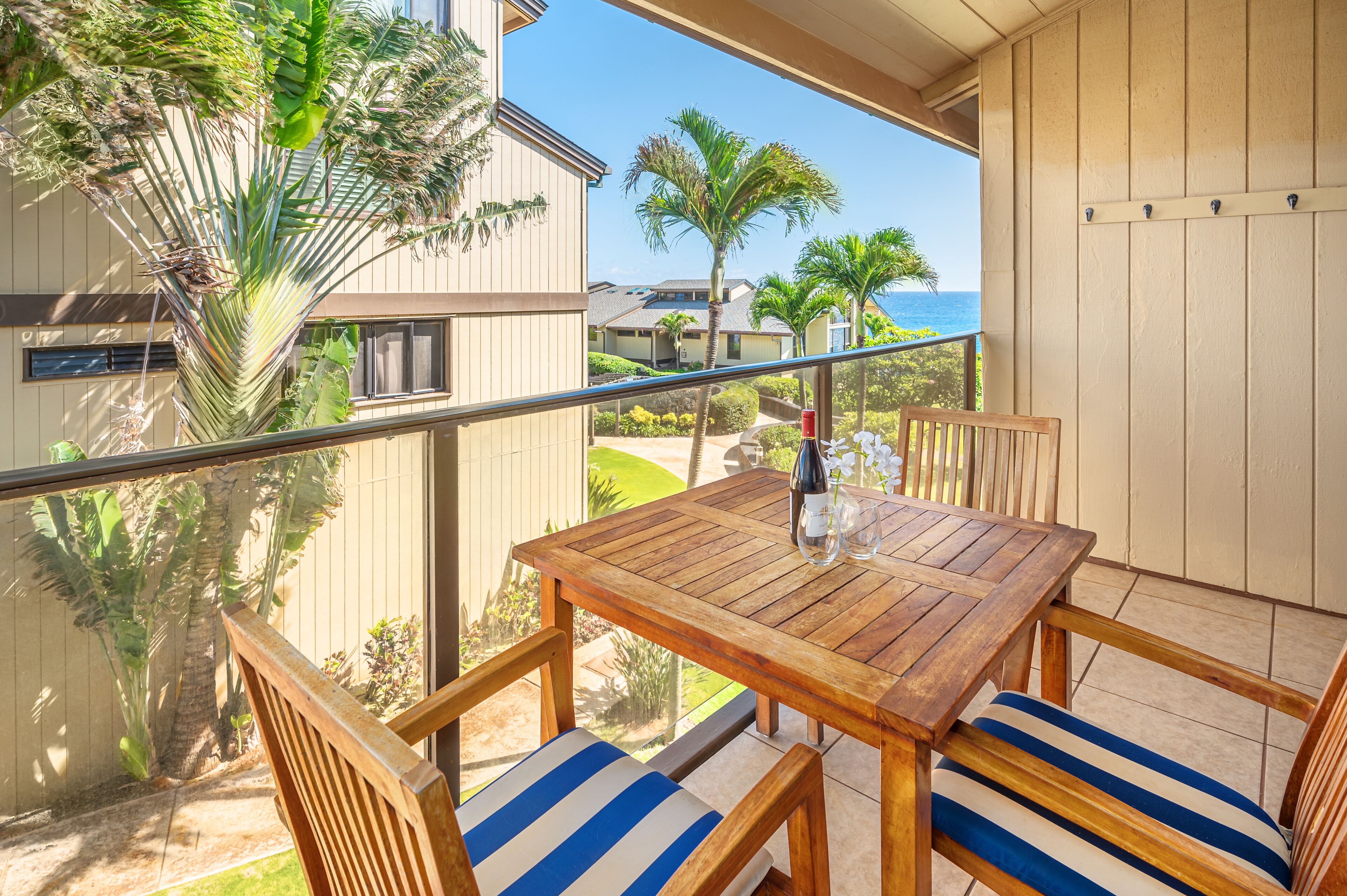 Makahuena 1-303 Ocean View condo 2 Bedroom Plus Loft Sleeps 8 AC!
