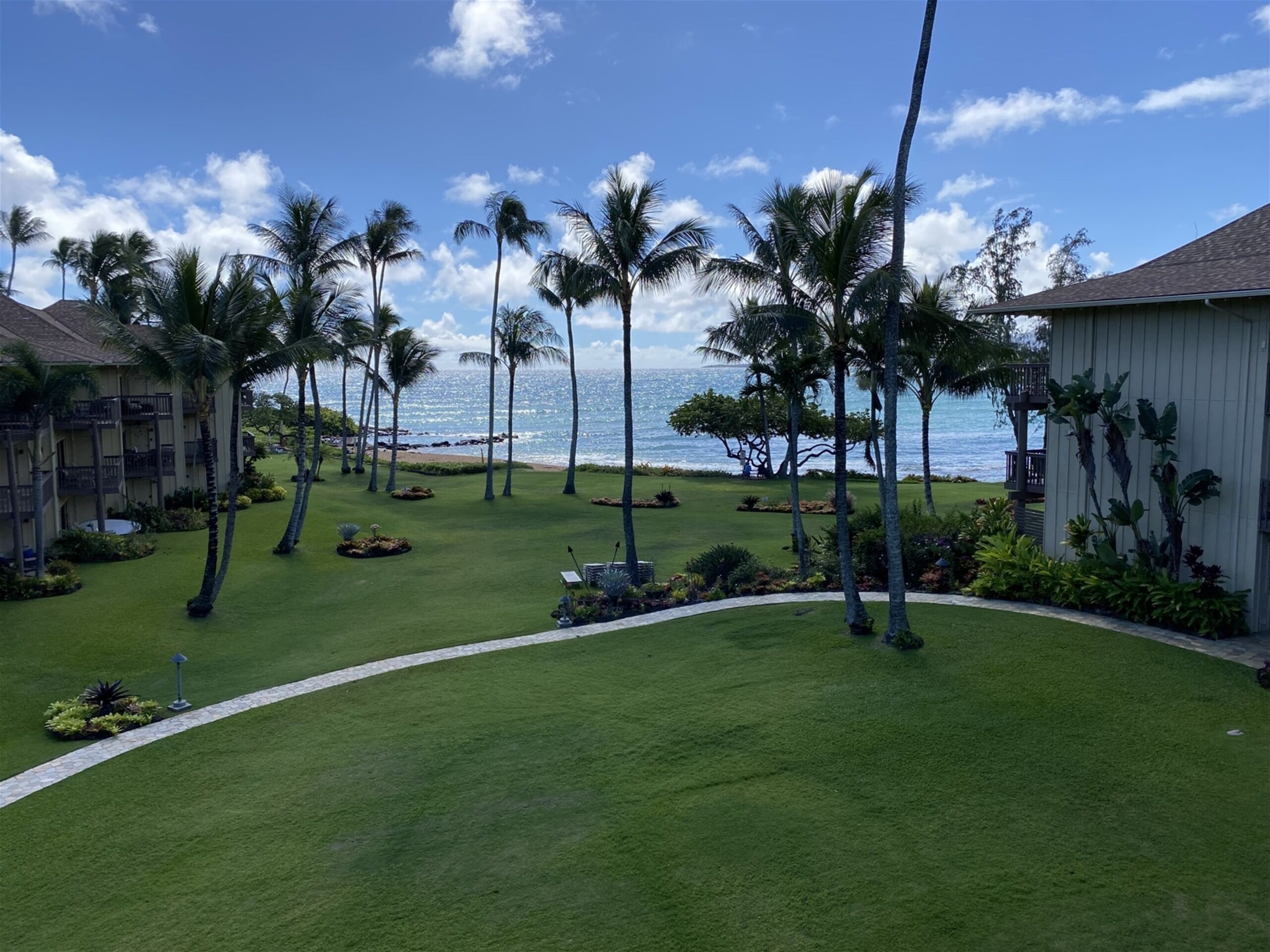 Lae Nani 433. New renovation. Fabulous Ocean View from this Top Floor Condo. A/C in Bedroom!