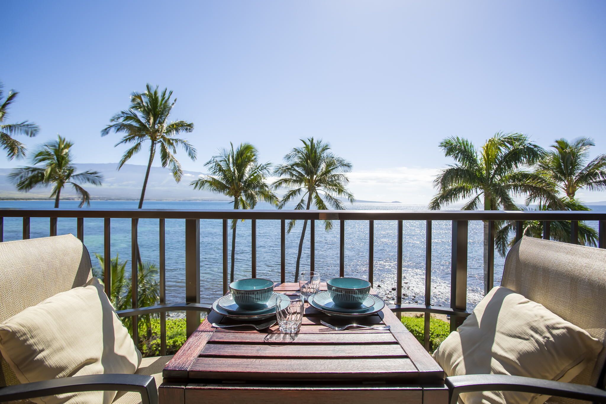 Ocean Views, Beach Access, and a Cozy Hawaiian Retreat: Ma'alaea Banyan 416