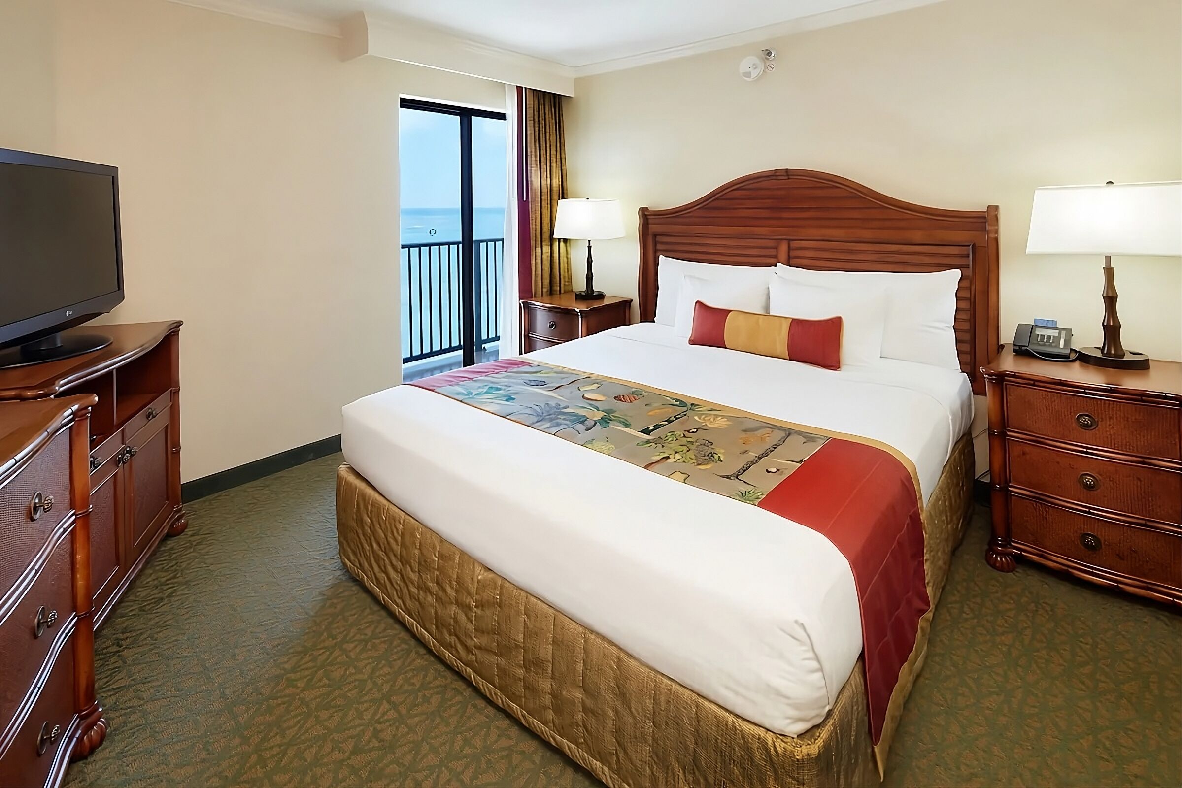 Perfect Event Location! 3 Awesome Units, Beachfront, Event Space, 3 Restaurants